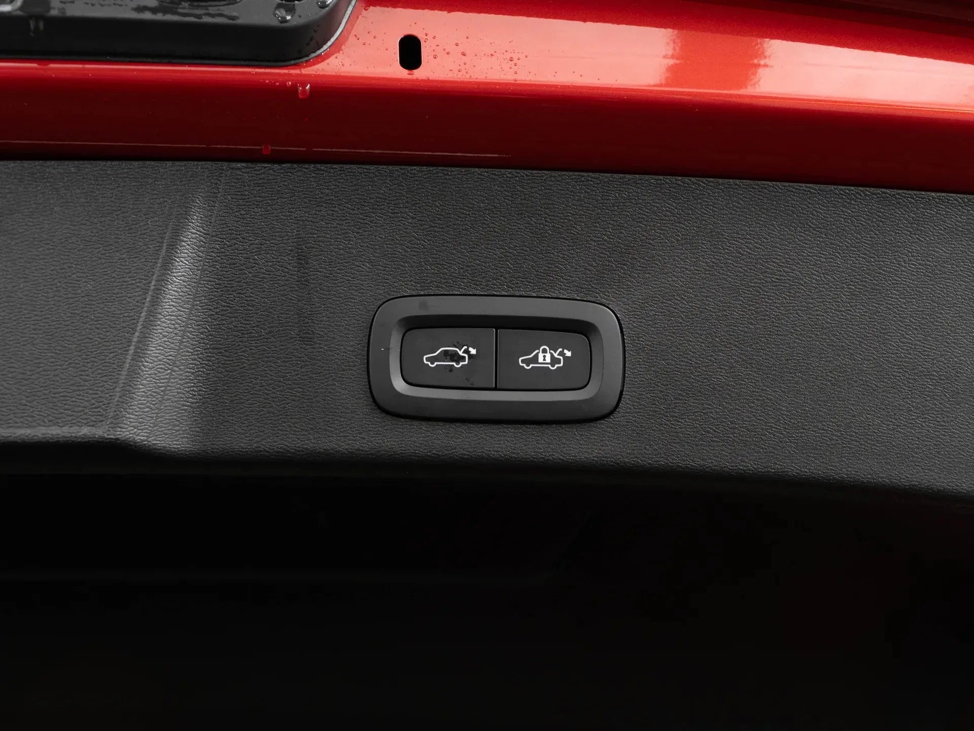 Volvo XC 40 PLUS BRIGHT 1.5 Hybrid Plug-In 180 CP Rosu - Samsaru's Car Outlet