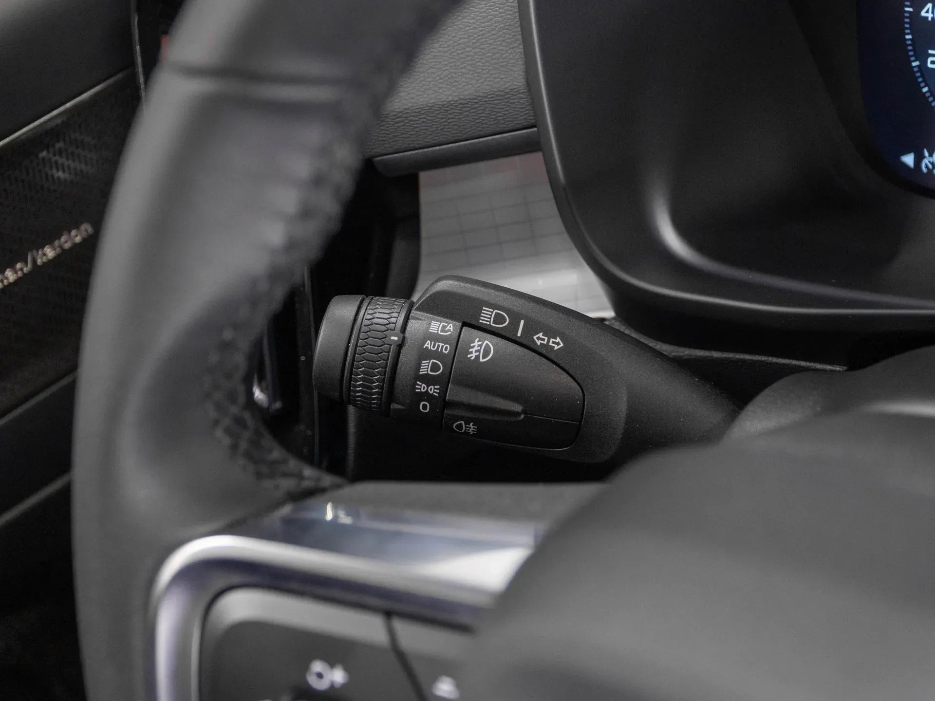 Volvo XC40 T5 Recharge PHEV Plus Bright - Samsaru's Car Outlet