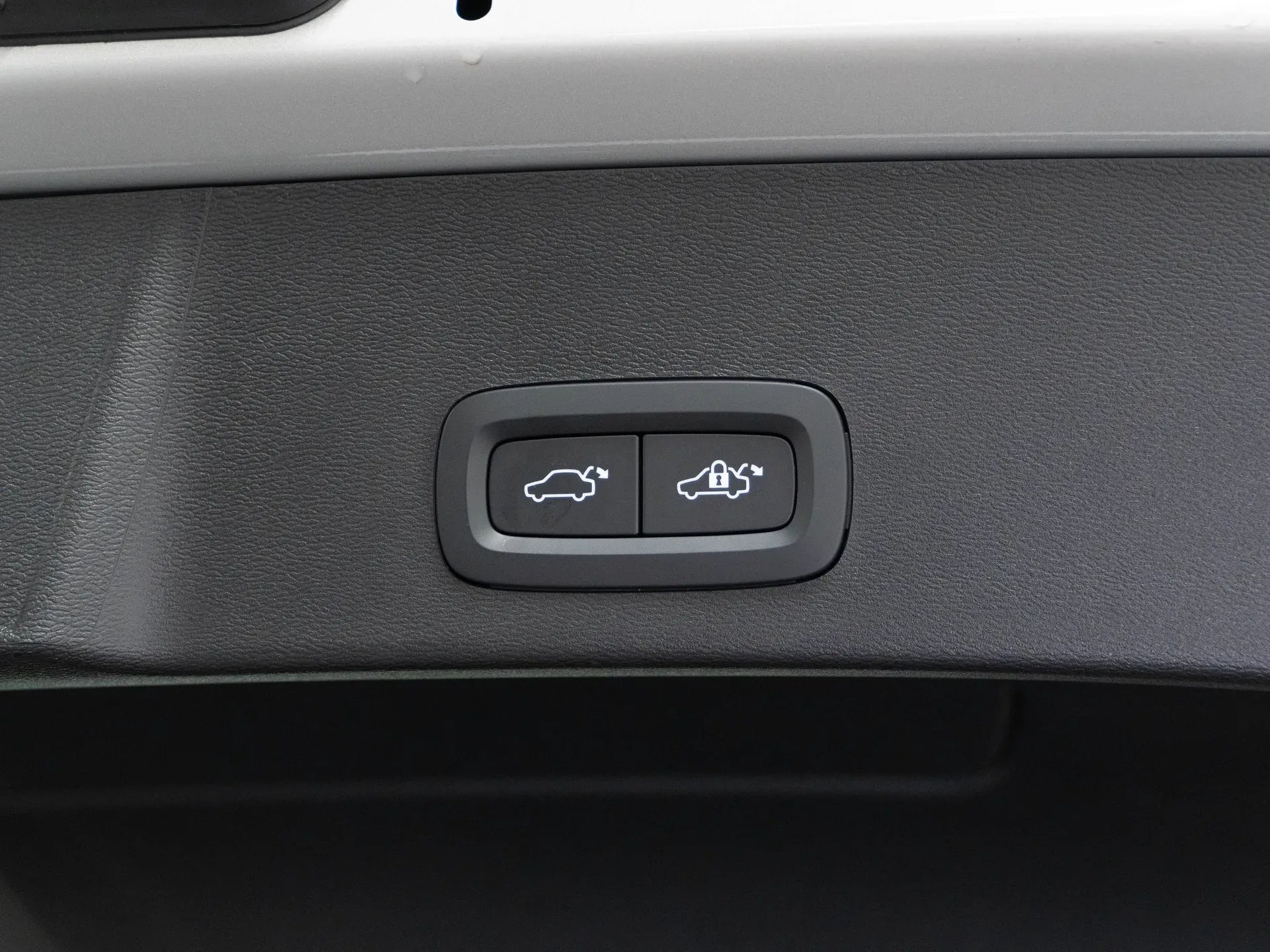 Volvo XC40 T5 Recharge PHEV Plus Bright - Samsaru's Car Outlet