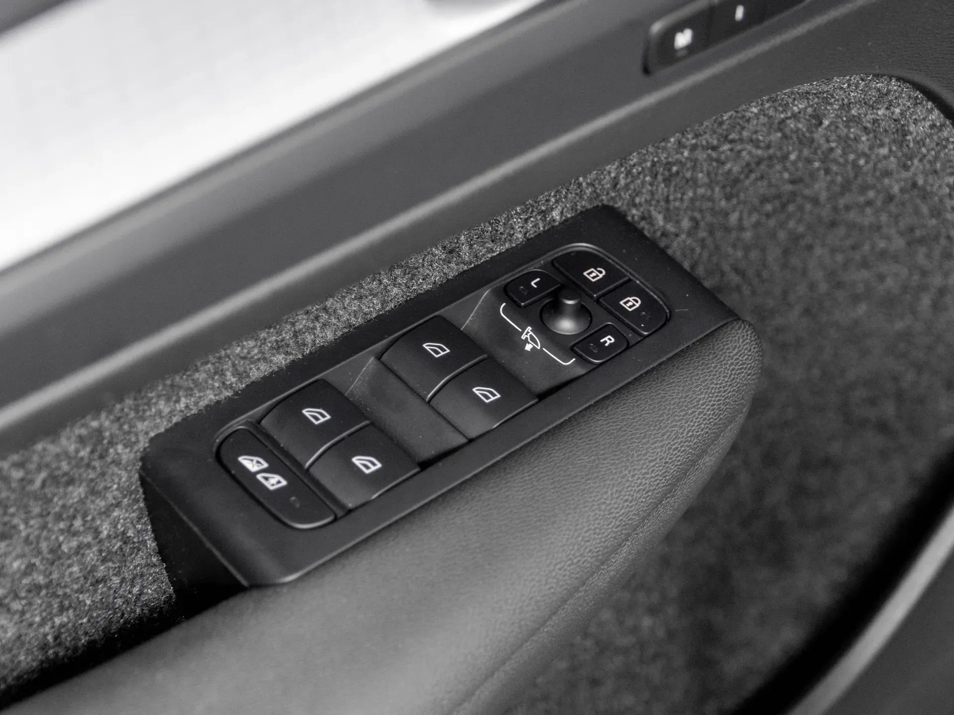 Volvo XC40 T5 Recharge PHEV Plus Bright - Samsaru's Car Outlet