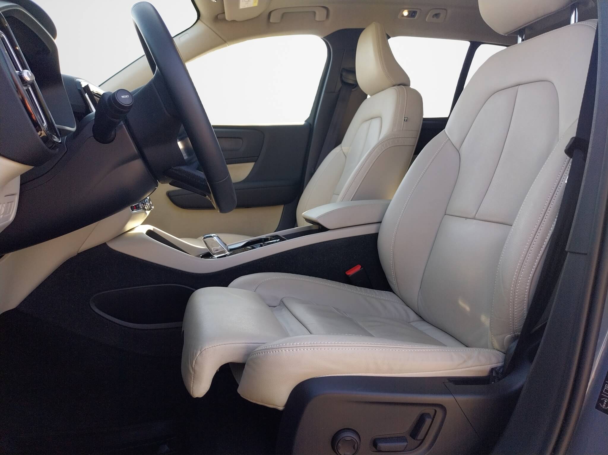 Volvo XC40 T5 Recharge PHEV Ultimate Dark - Samsaru's Car Outlet