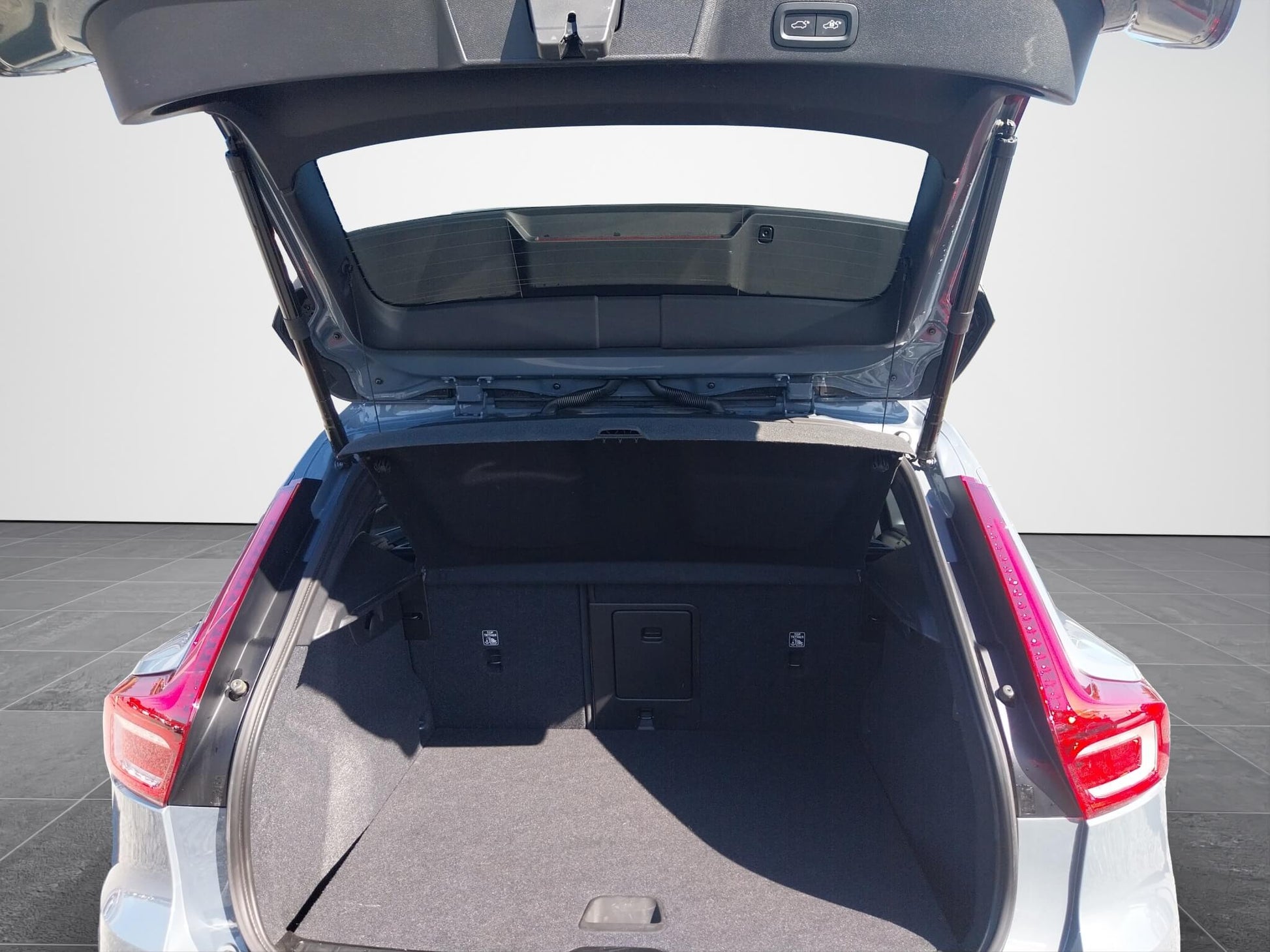 Volvo XC40 T5 Recharge PHEV Ultimate Dark - Samsaru's Car Outlet