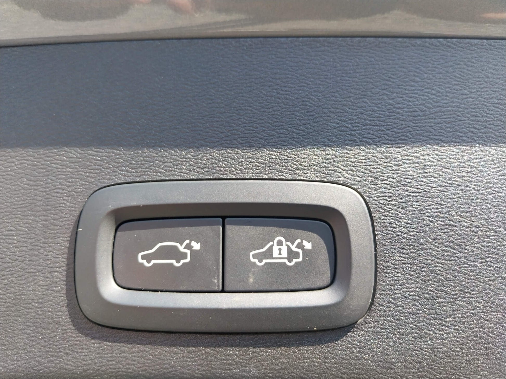 Volvo XC40 T5 Recharge PHEV Ultimate Dark - Samsaru's Car Outlet