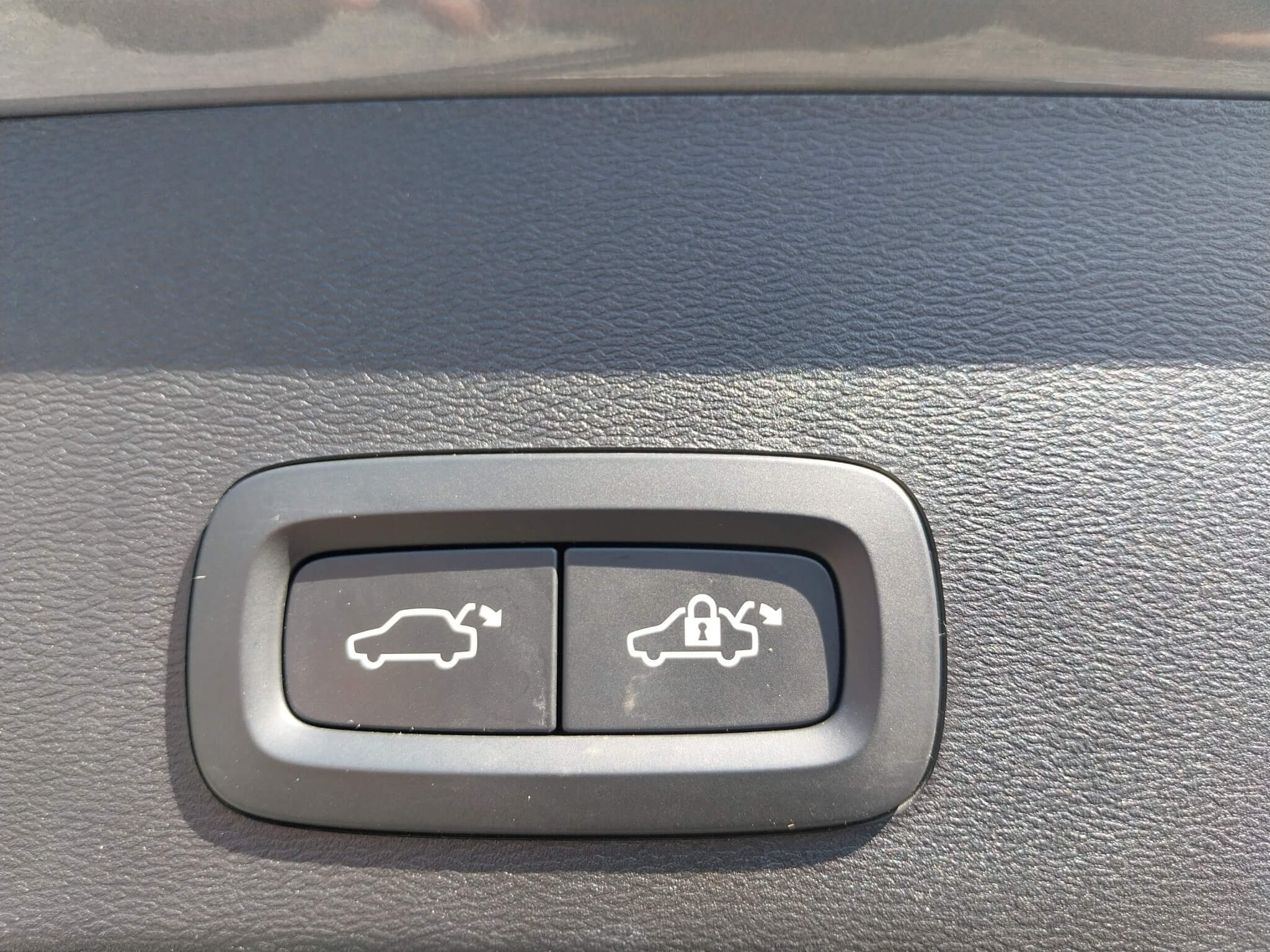 Volvo XC40 T5 Recharge PHEV Ultimate Dark - Samsaru's Car Outlet