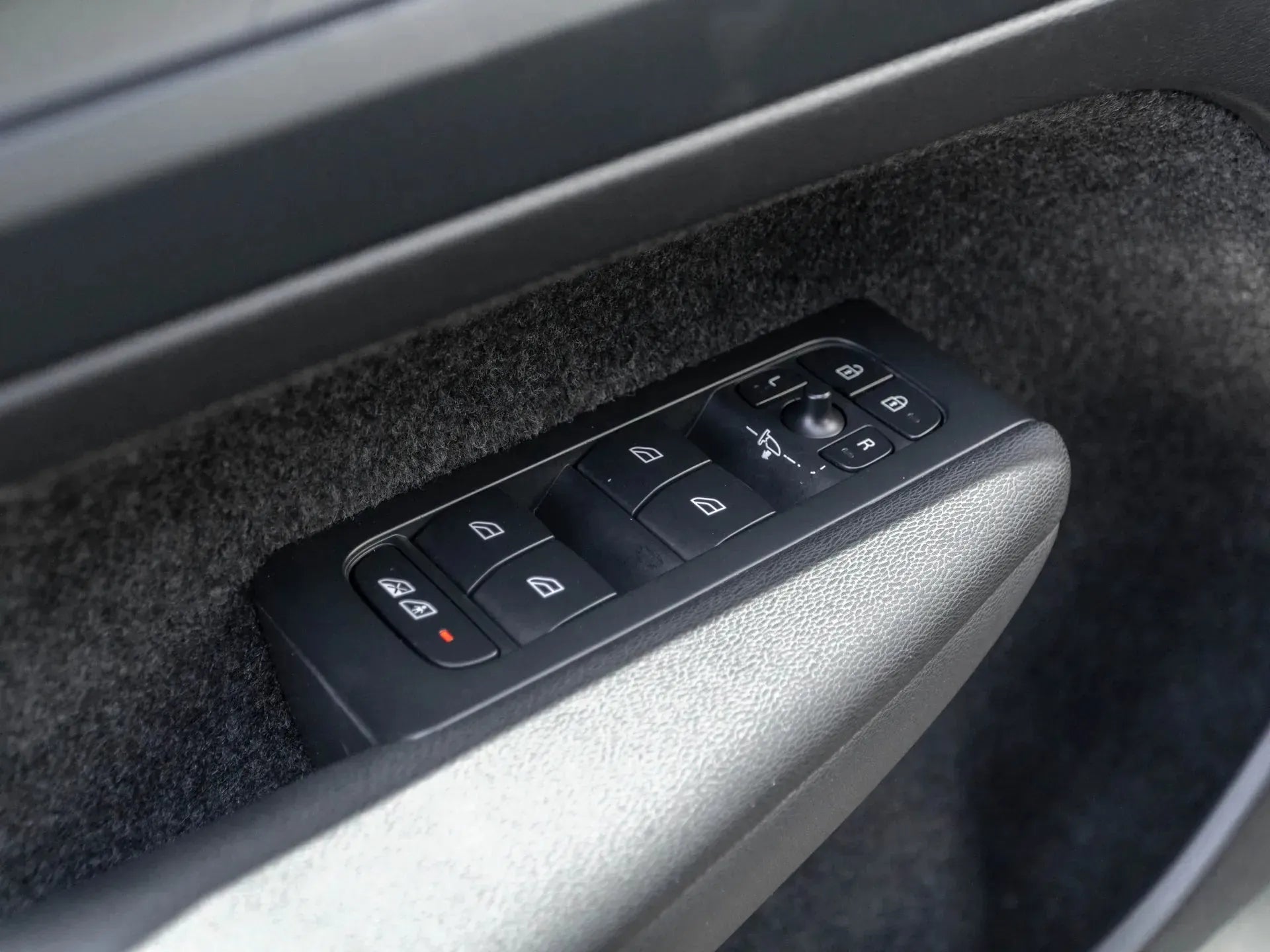 Volvo XC40 Recharge Single Motor - Samsaru's Car Outlet