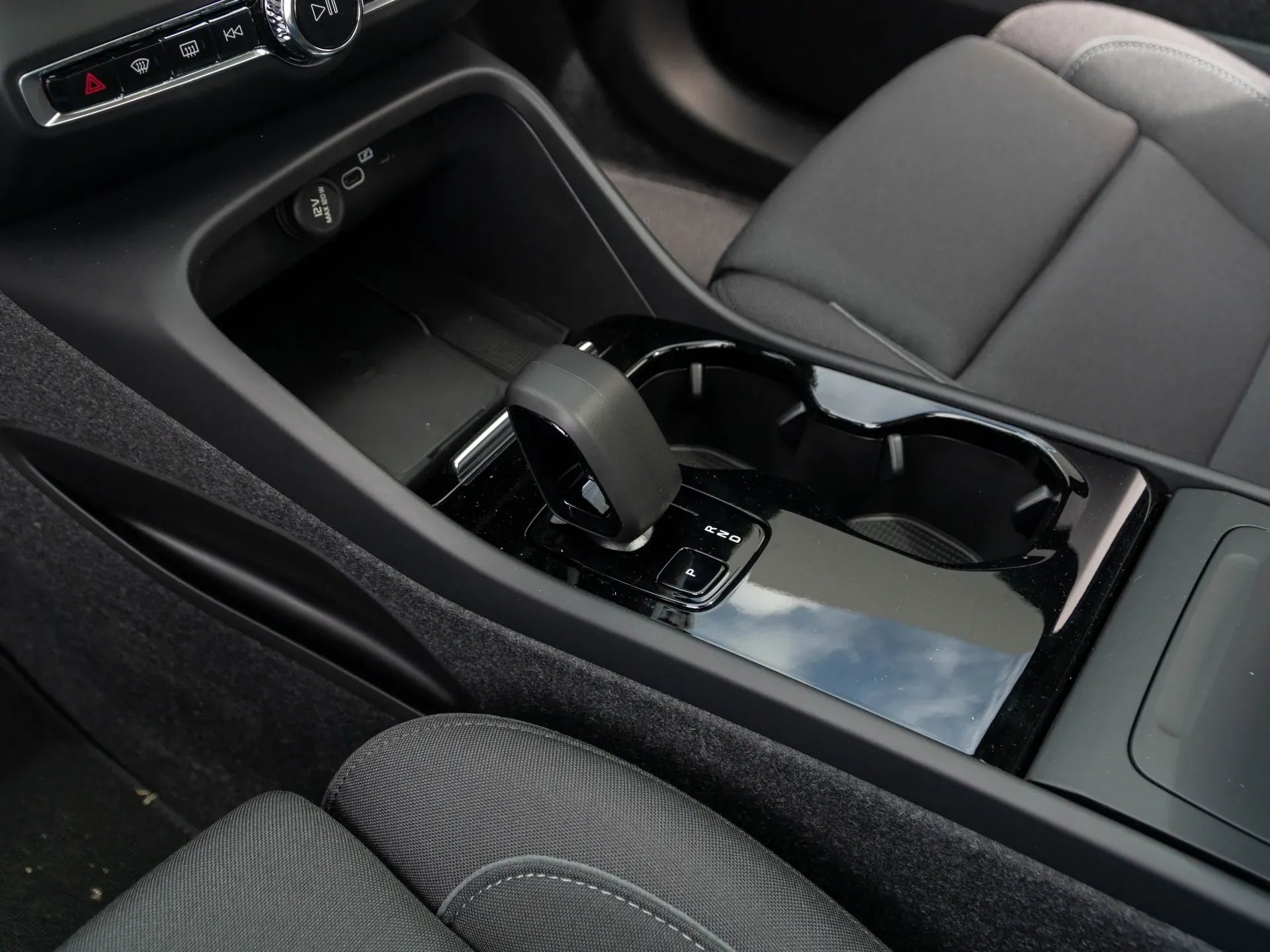 Volvo XC40 Recharge Pure Electric Extended Range - Samsaru's Car Outlet