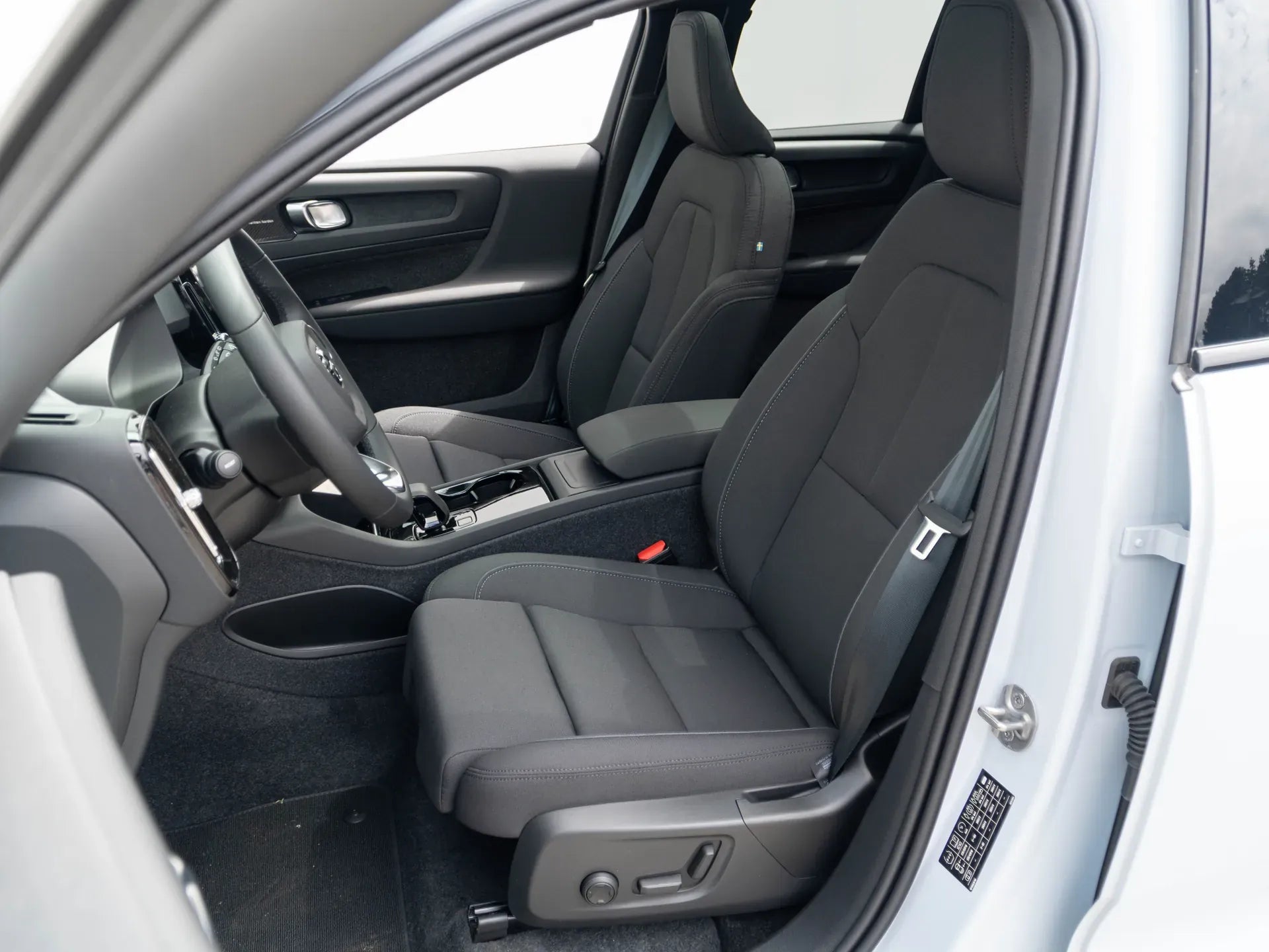 Volvo XC40 Recharge Pure Electric Extended Range - Samsaru's Car Outlet