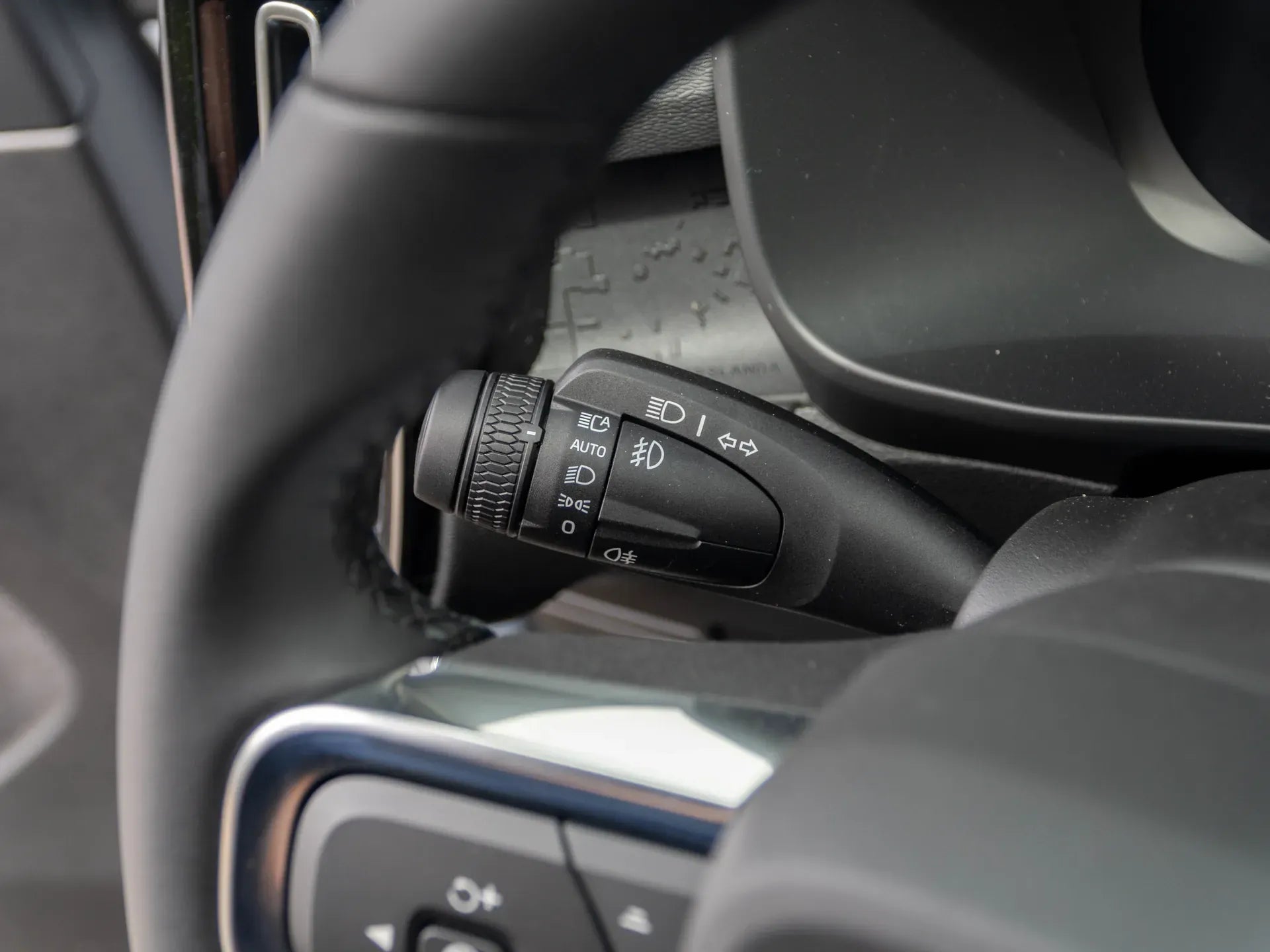 Volvo XC40 Recharge Pure Electric Extended Range - Samsaru's Car Outlet