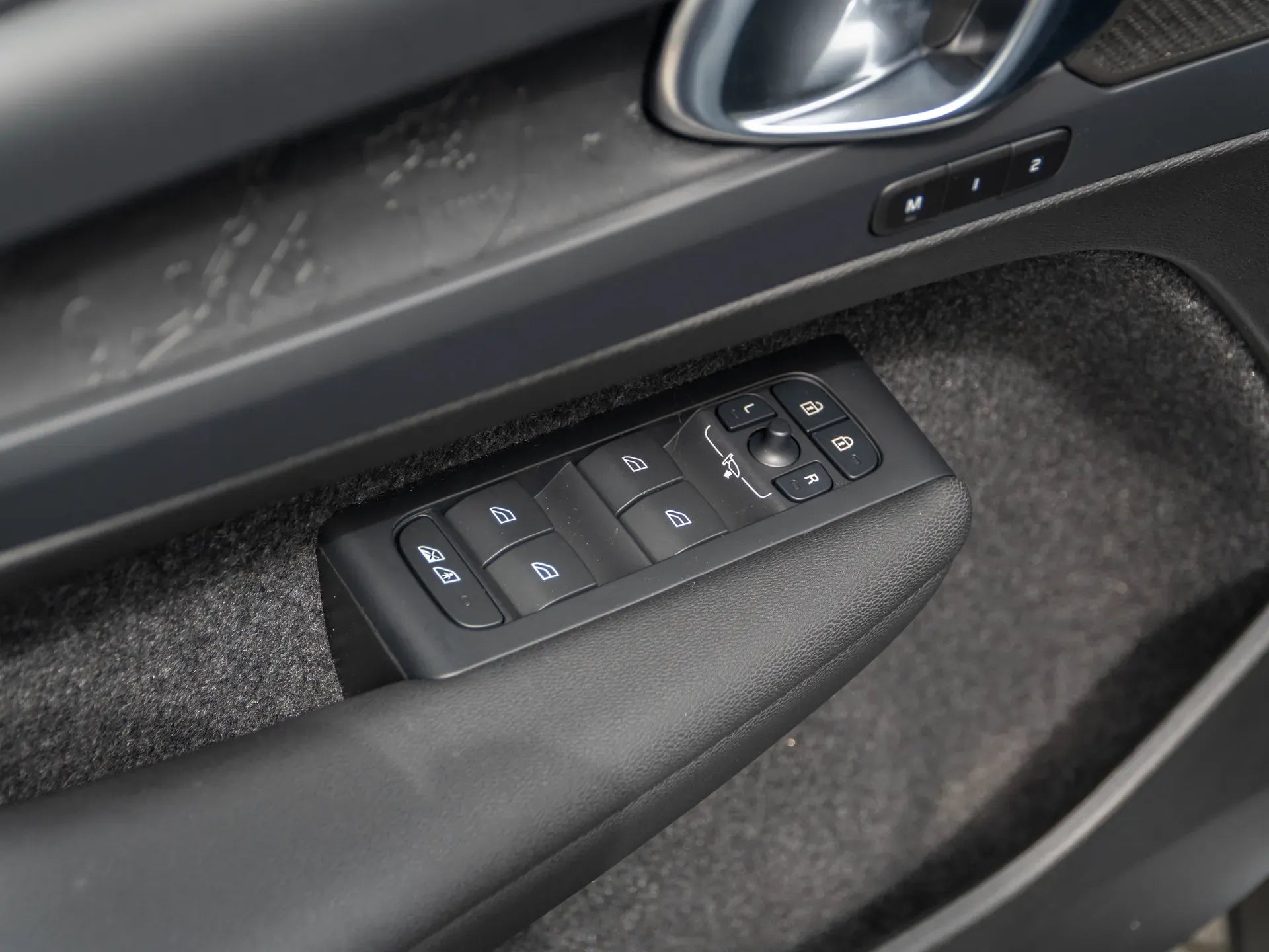 Volvo XC40 Recharge Pure Electric Extended Range - Samsaru's Car Outlet