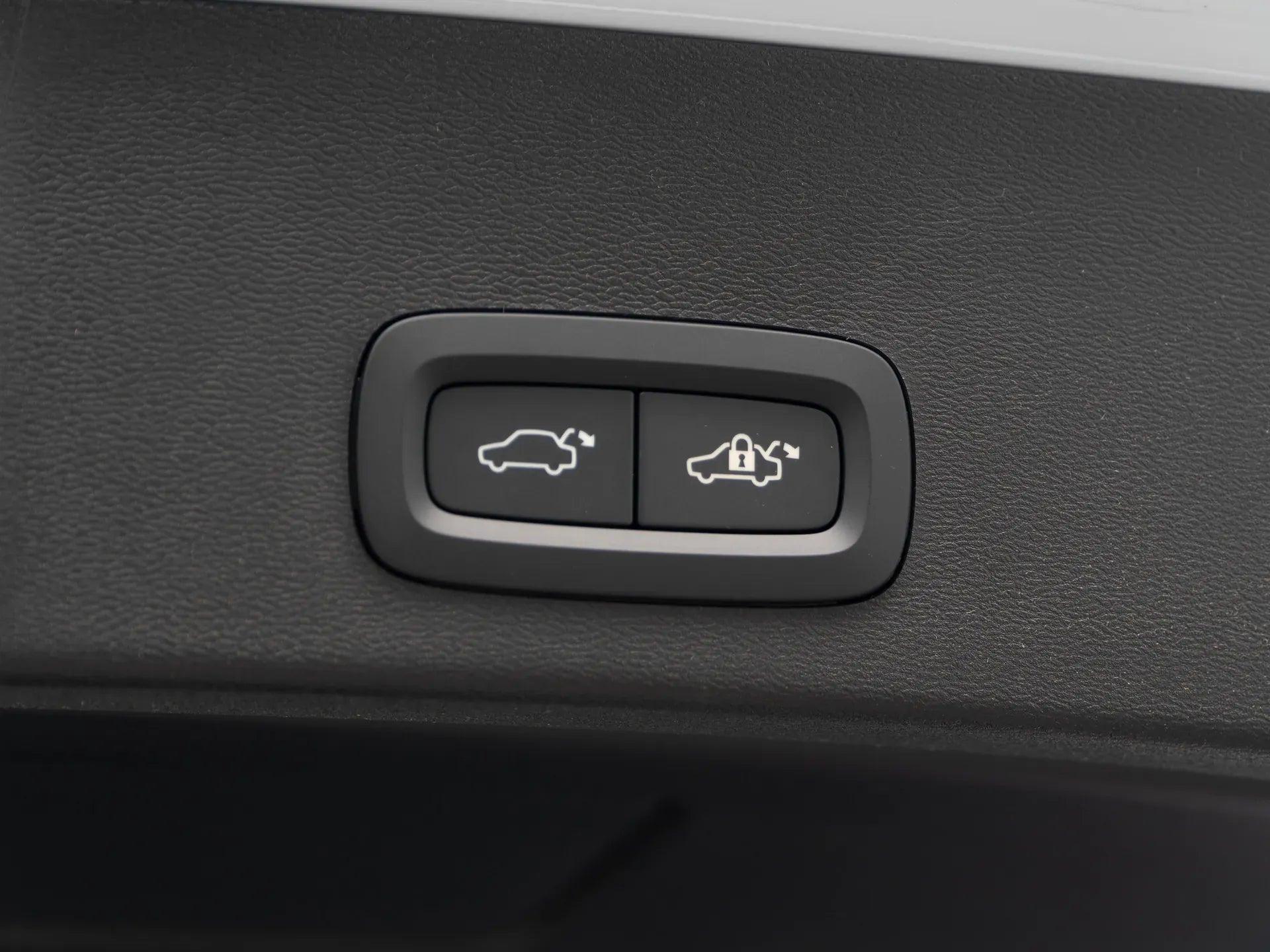 Volvo XC40 Recharge Pure Electric Extended Range - Samsaru's Car Outlet