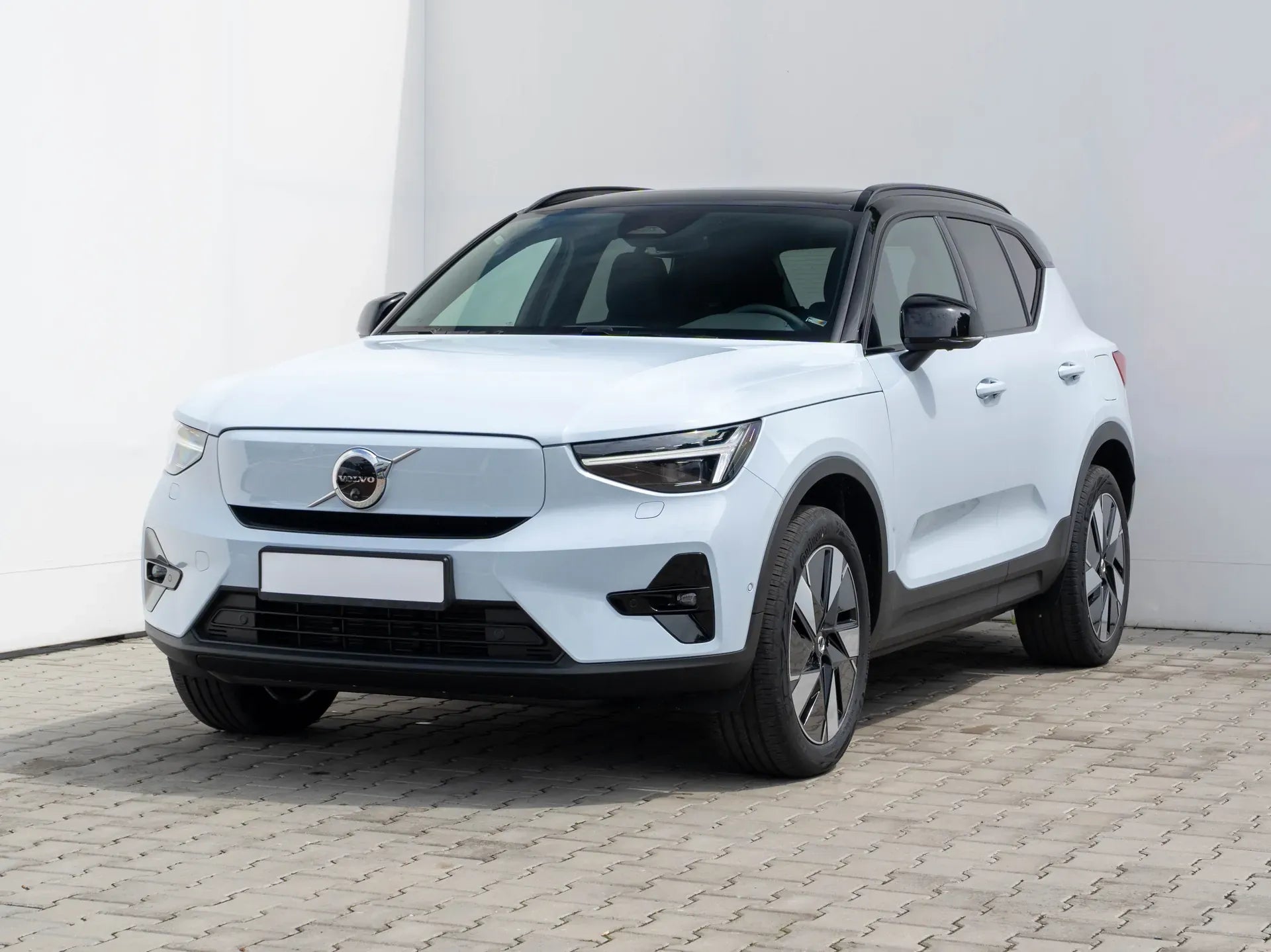 Volvo XC40 Recharge Pure Electric Extended Range - Samsaru's Car Outlet