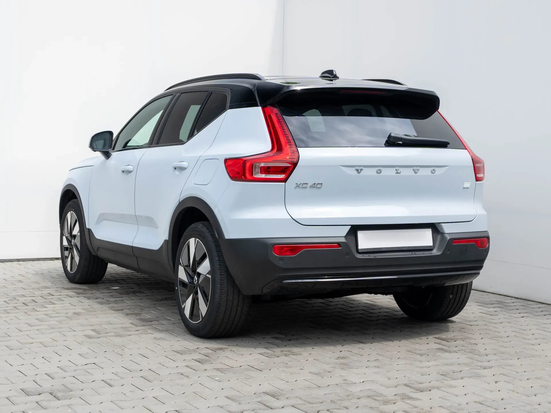 Volvo XC40 Recharge Pure Electric Extended Range - Samsaru's Car Outlet