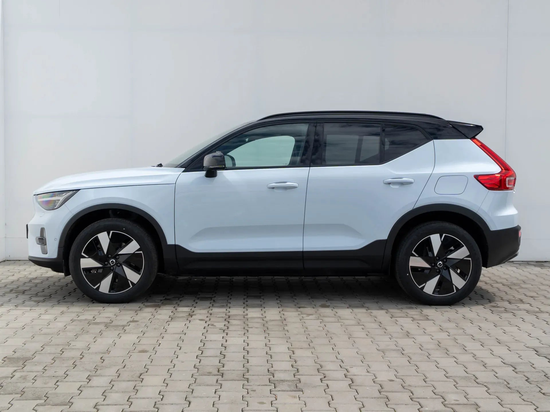 Volvo XC40 Recharge Pure Electric Extended Range - Samsaru's Car Outlet