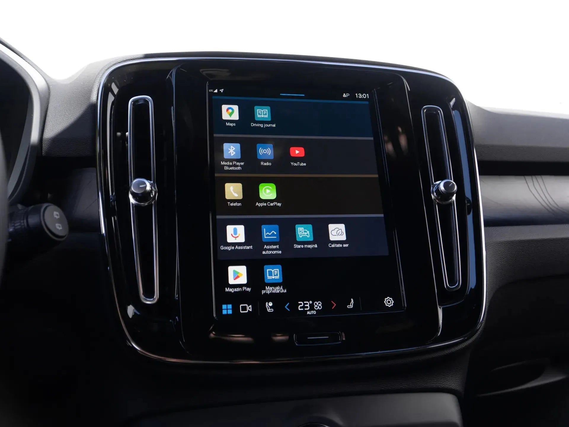 Volvo XC40 Recharge Pure Electric - Samsaru's Car Outlet