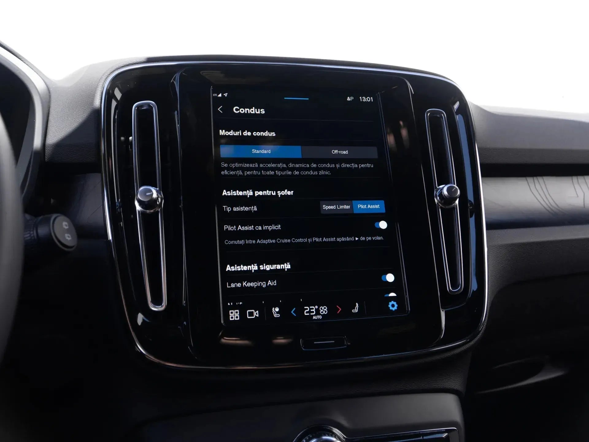 Volvo XC40 Recharge Pure Electric - Samsaru's Car Outlet