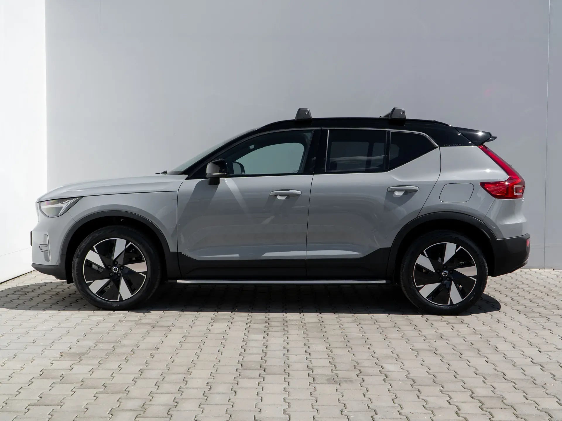 Volvo XC40 Recharge Pure Electric - Samsaru's Car Outlet