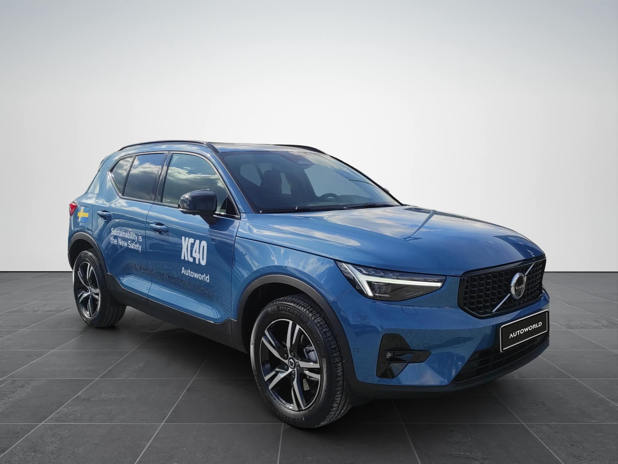Volvo XC 40 B# Plus Dark 2.0 Hybrid 163 CP Albastru - Samsaru's Car Outlet