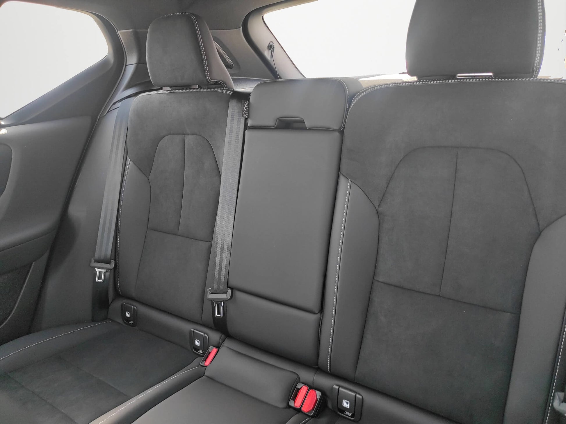Volvo XC 40 B# Plus Dark 2.0 Hybrid 163 CP Albastru - Samsaru's Car Outlet
