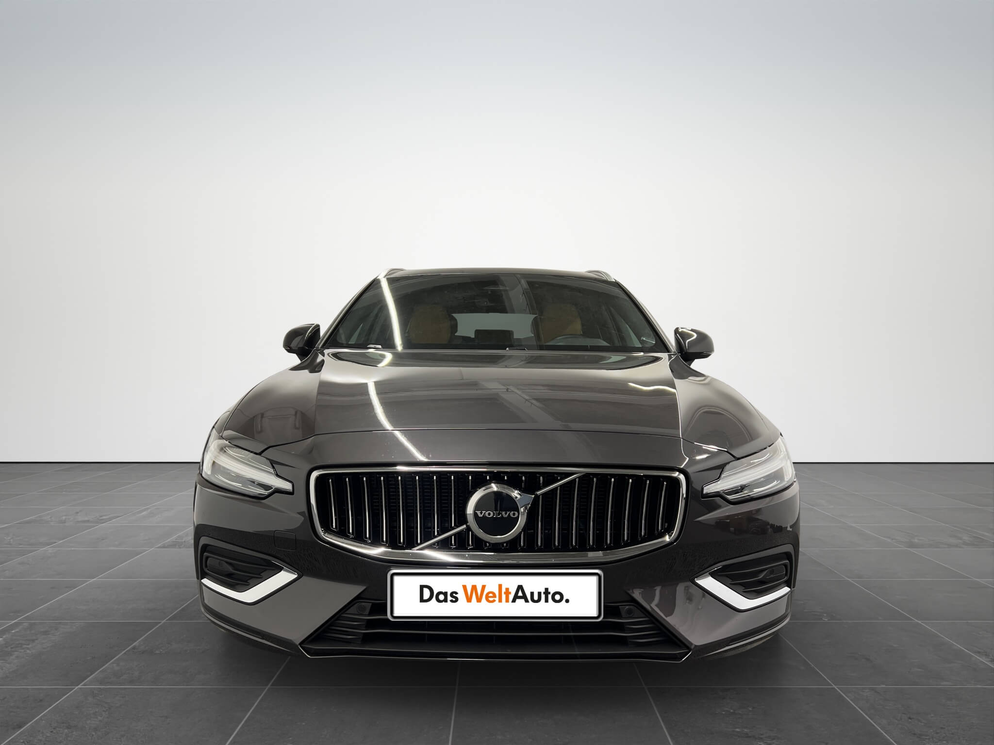 Volvo V60 B5 Plus Bright AWD MHEV Geartronic - Samsaru's Car Outlet