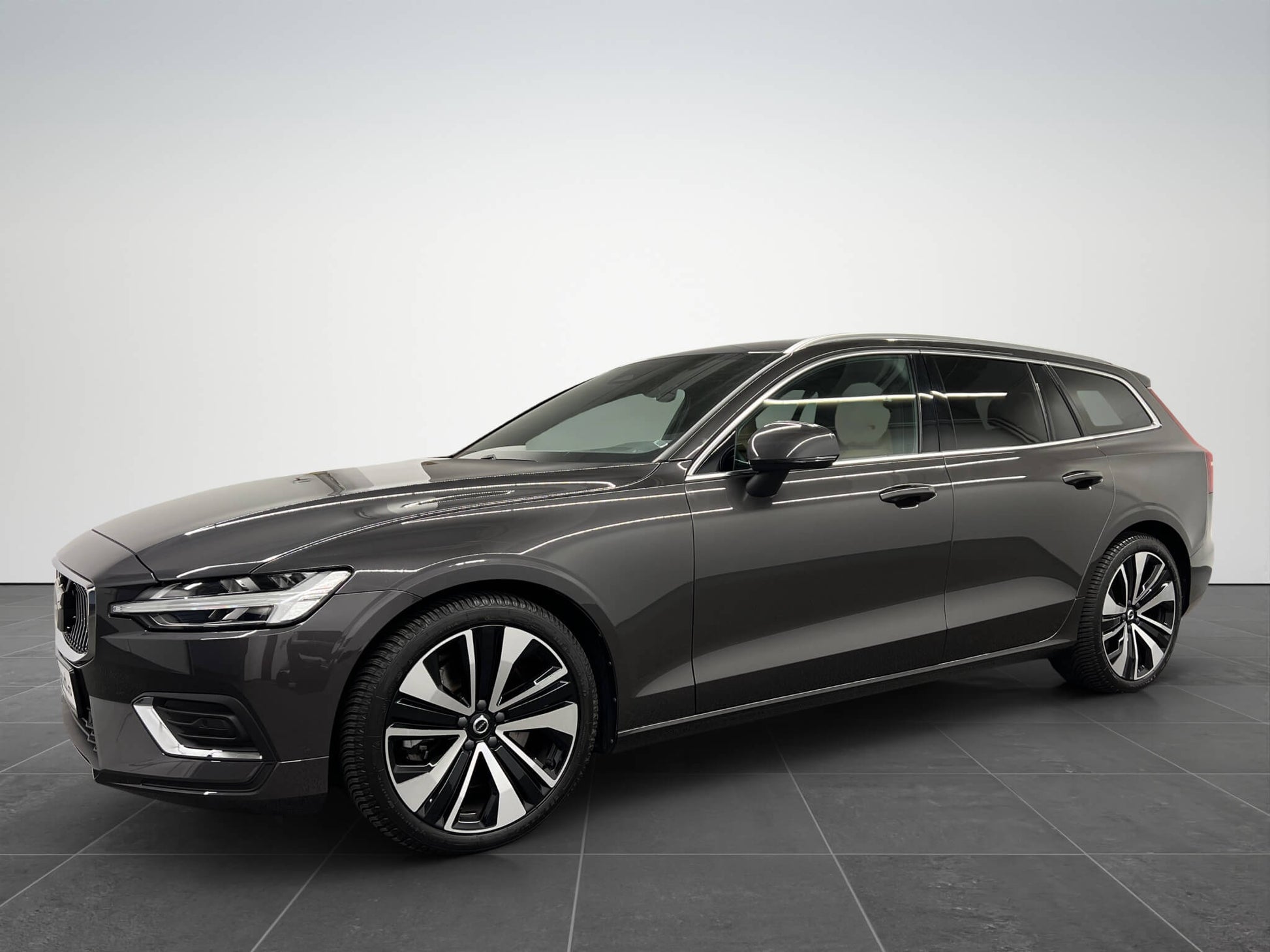 Volvo V60 B5 Plus Bright AWD MHEV Geartronic - Samsaru's Car Outlet