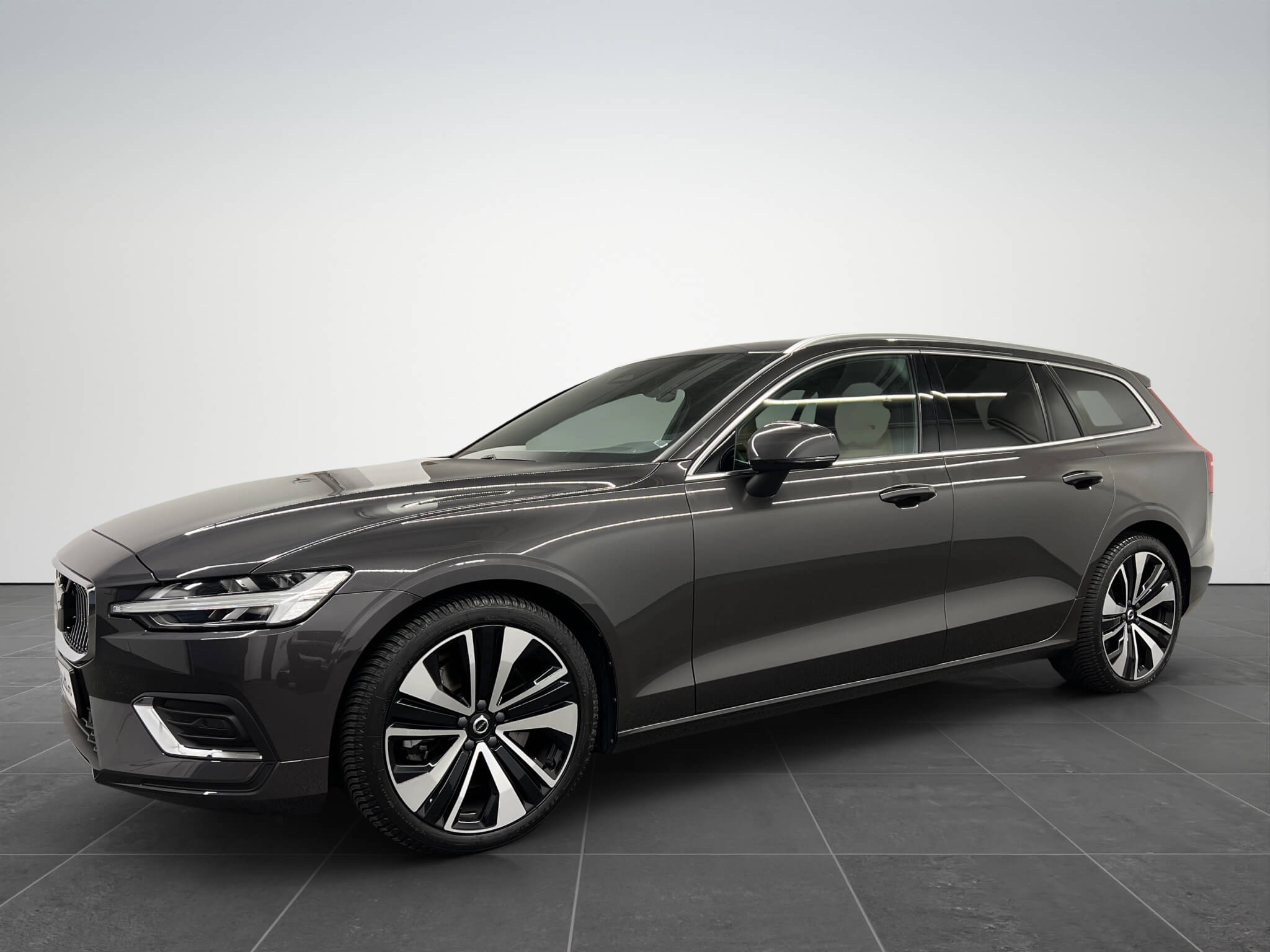 Volvo V60 B5 Plus Bright AWD MHEV Geartronic - Samsaru's Car Outlet