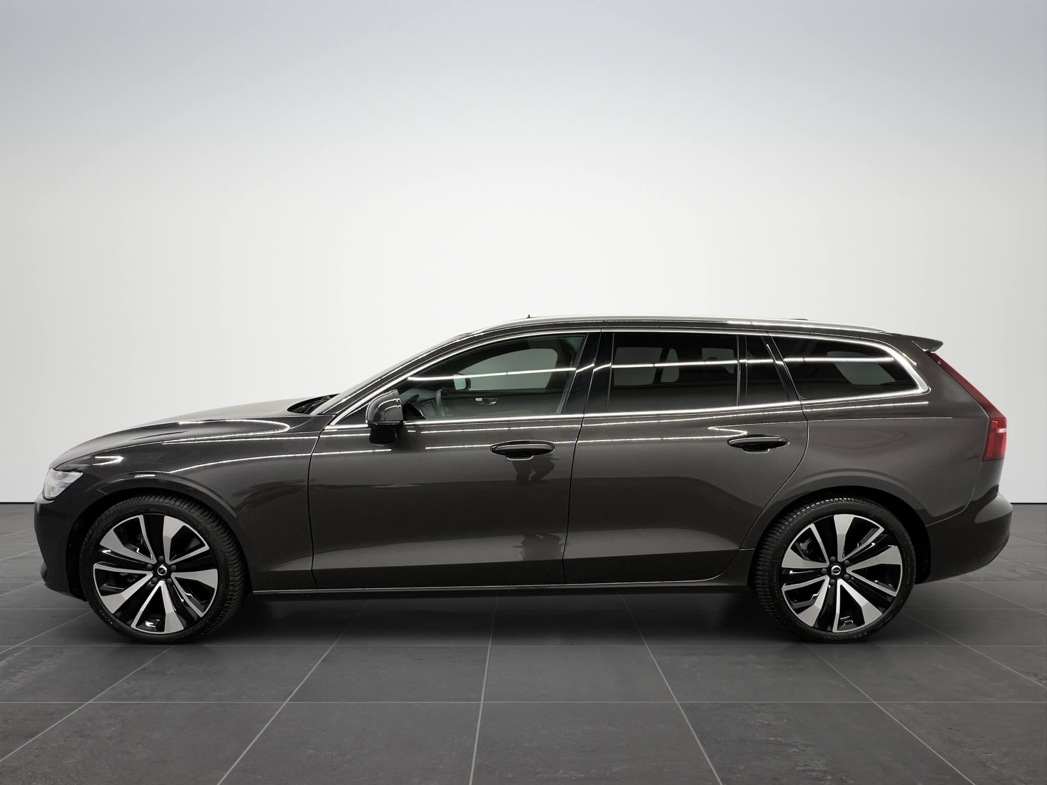 Volvo V60 B5 Plus Bright AWD MHEV Geartronic - Samsaru's Car Outlet