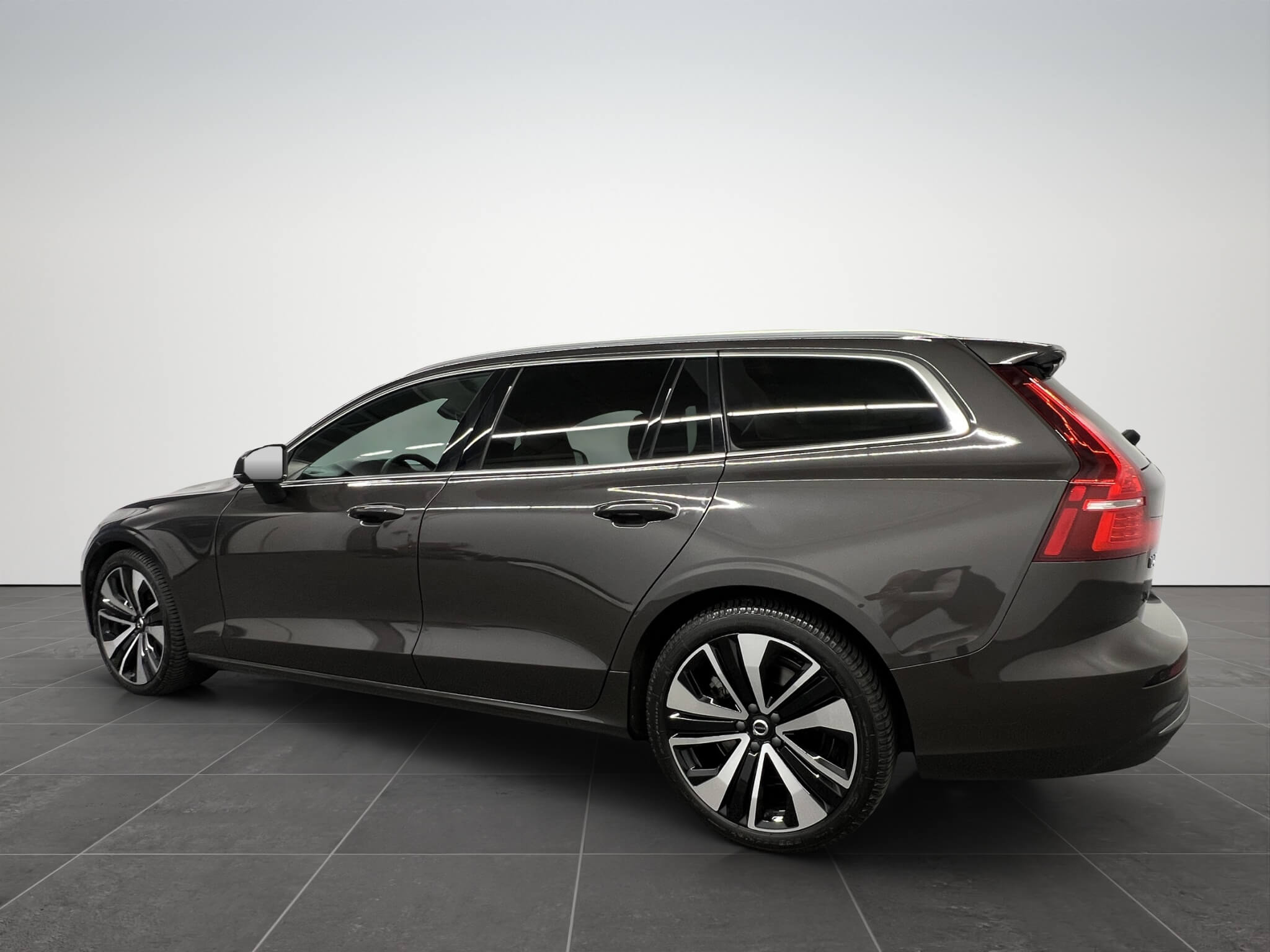 Volvo V60 B5 Plus Bright AWD MHEV Geartronic - Samsaru's Car Outlet