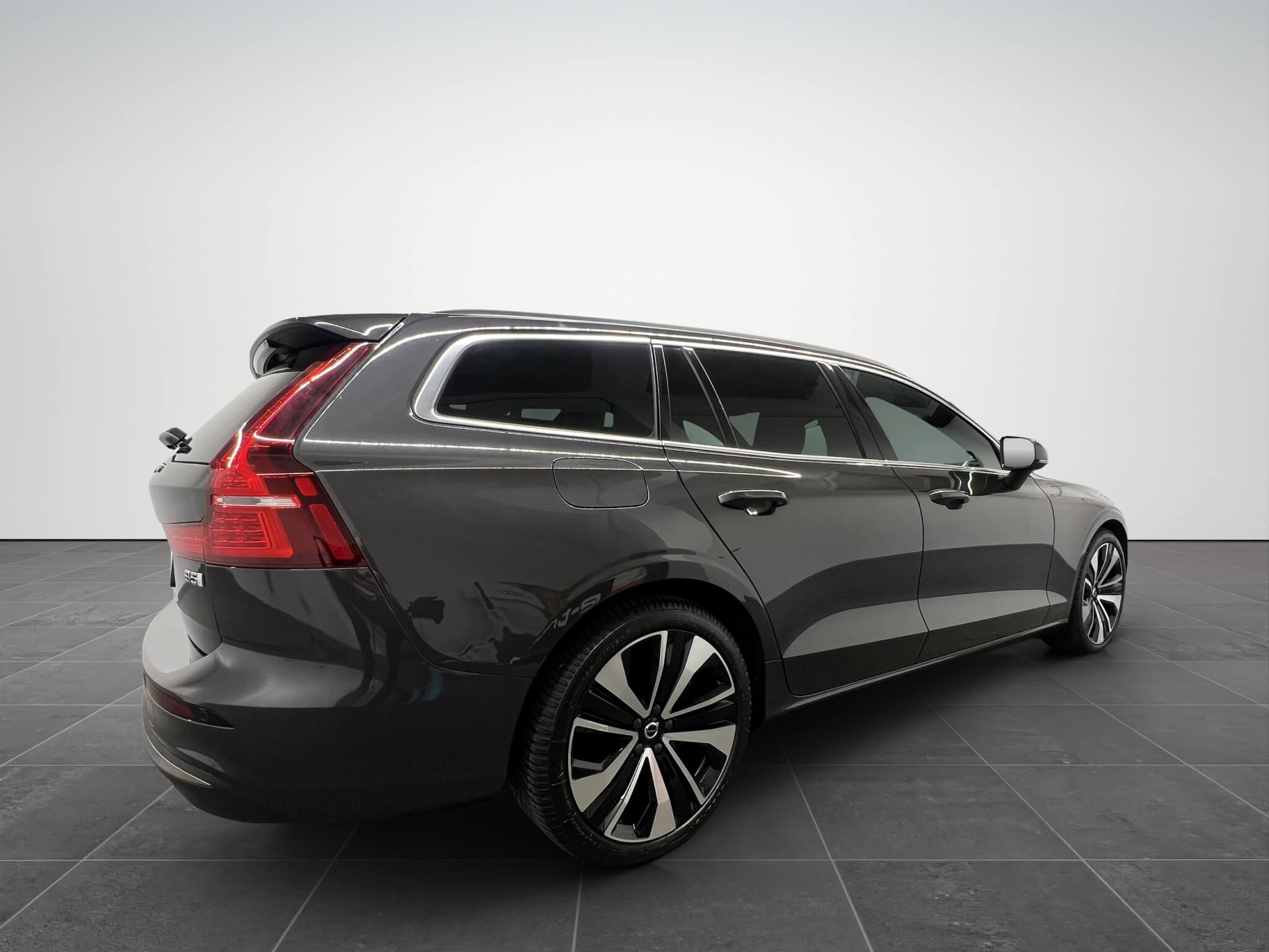 Volvo V60 B5 Plus Bright AWD MHEV Geartronic - Samsaru's Car Outlet