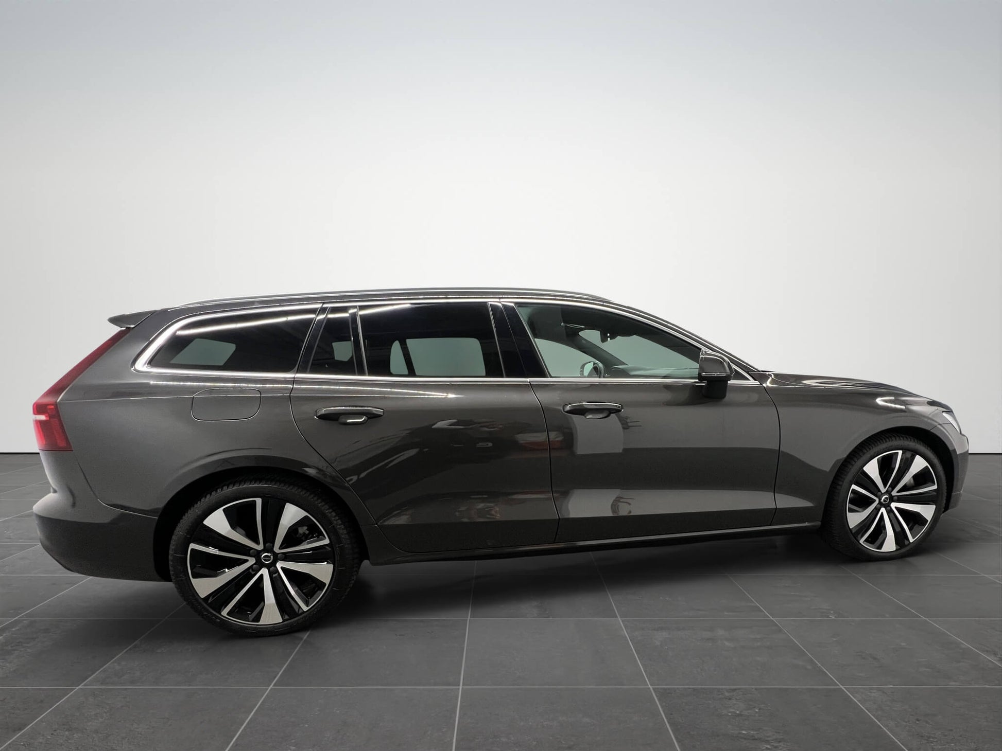 Volvo V60 B5 Plus Bright AWD MHEV Geartronic - Samsaru's Car Outlet