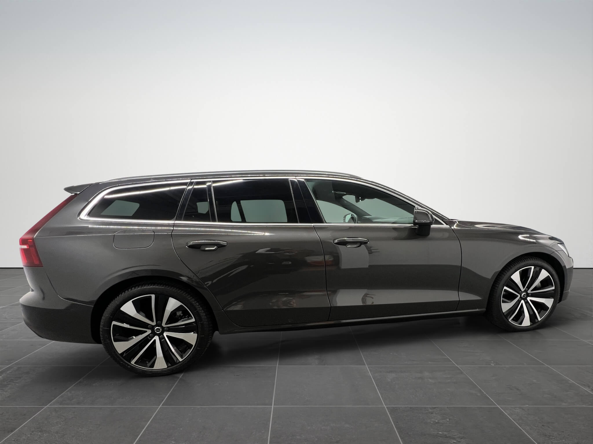 Volvo V60 B5 Plus Bright AWD MHEV Geartronic - Samsaru's Car Outlet