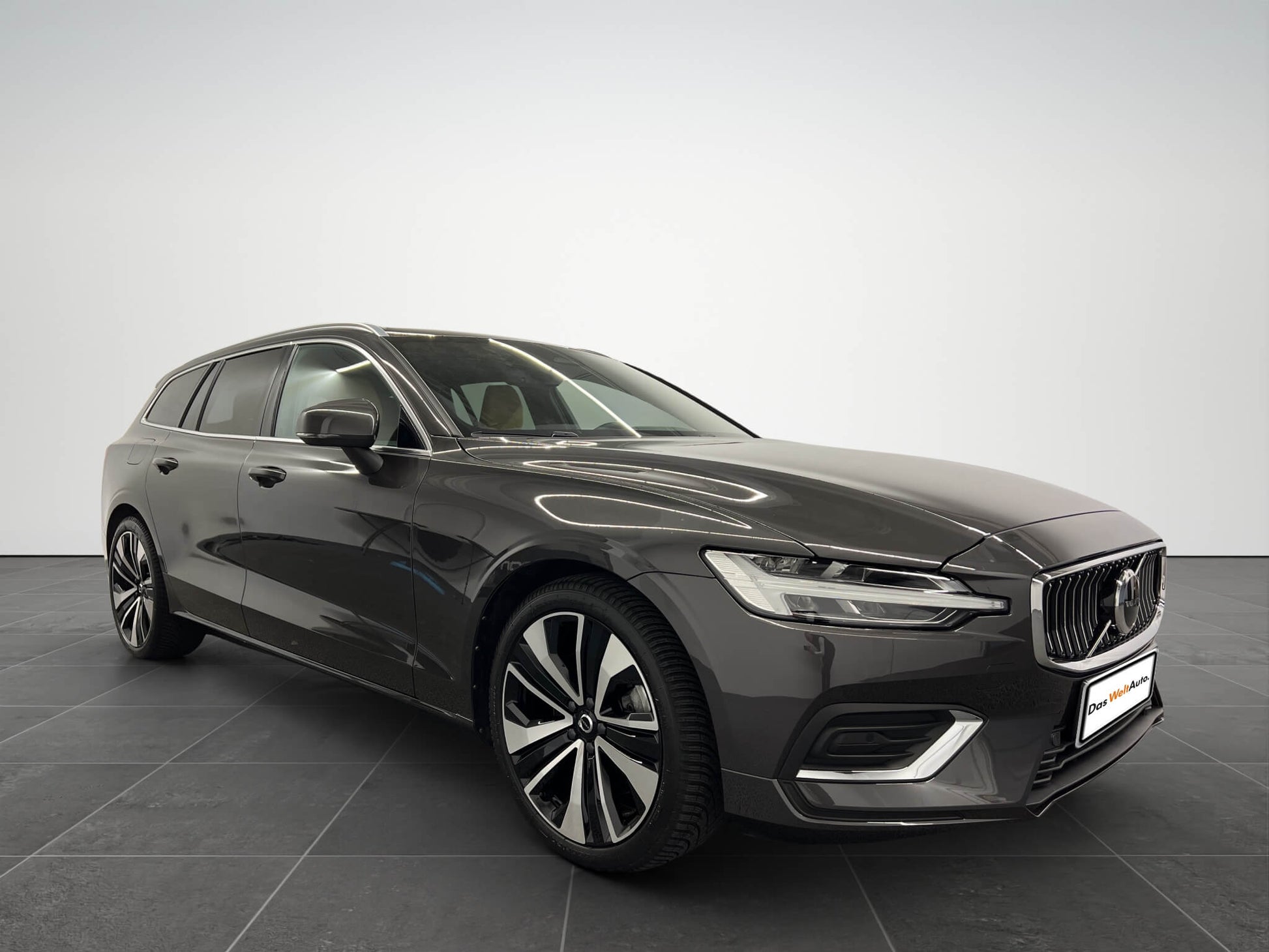 Volvo V60 B5 Plus Bright AWD MHEV Geartronic - Samsaru's Car Outlet