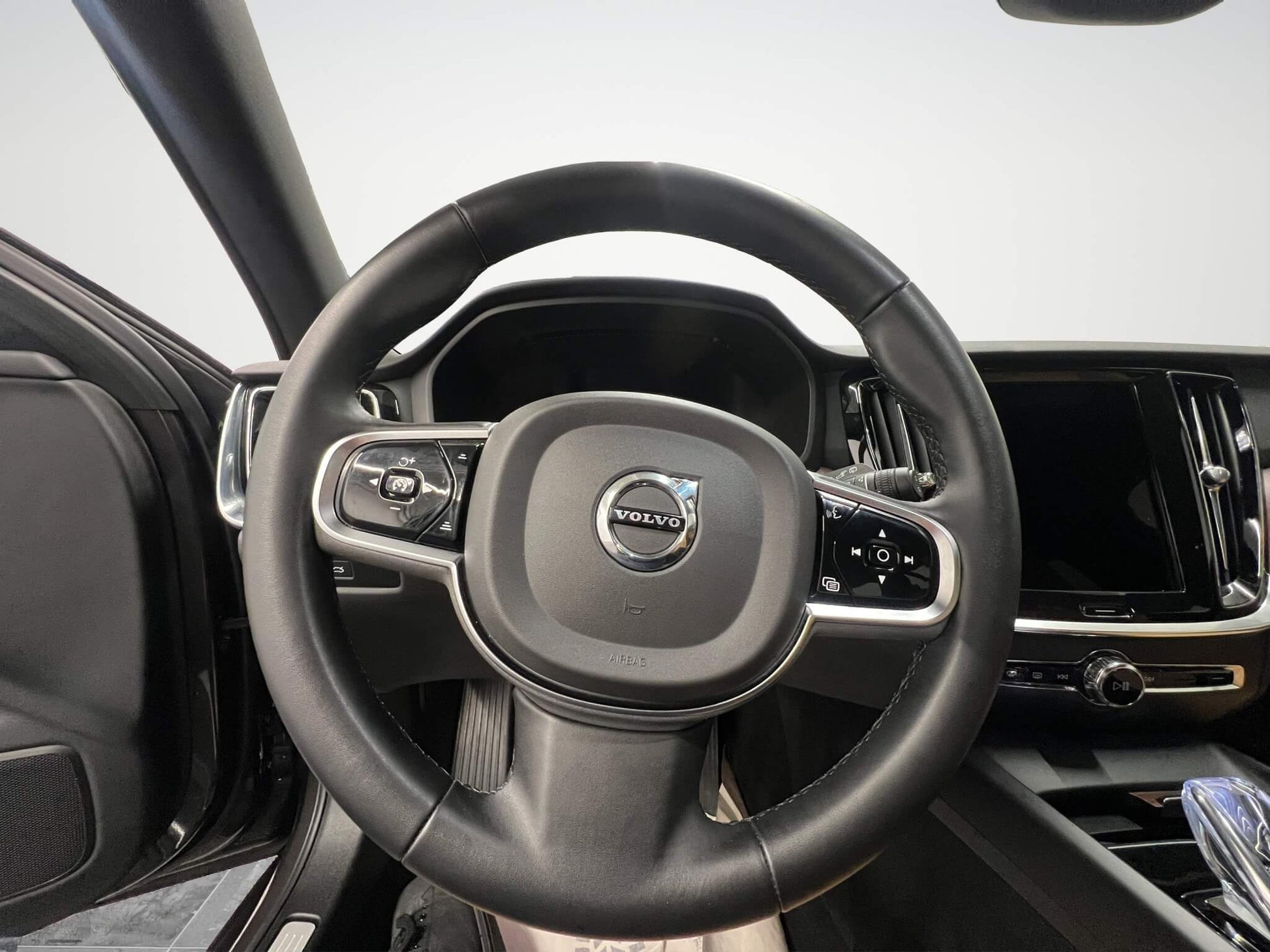 Volvo V60 B5 Plus Bright AWD MHEV Geartronic - Samsaru's Car Outlet