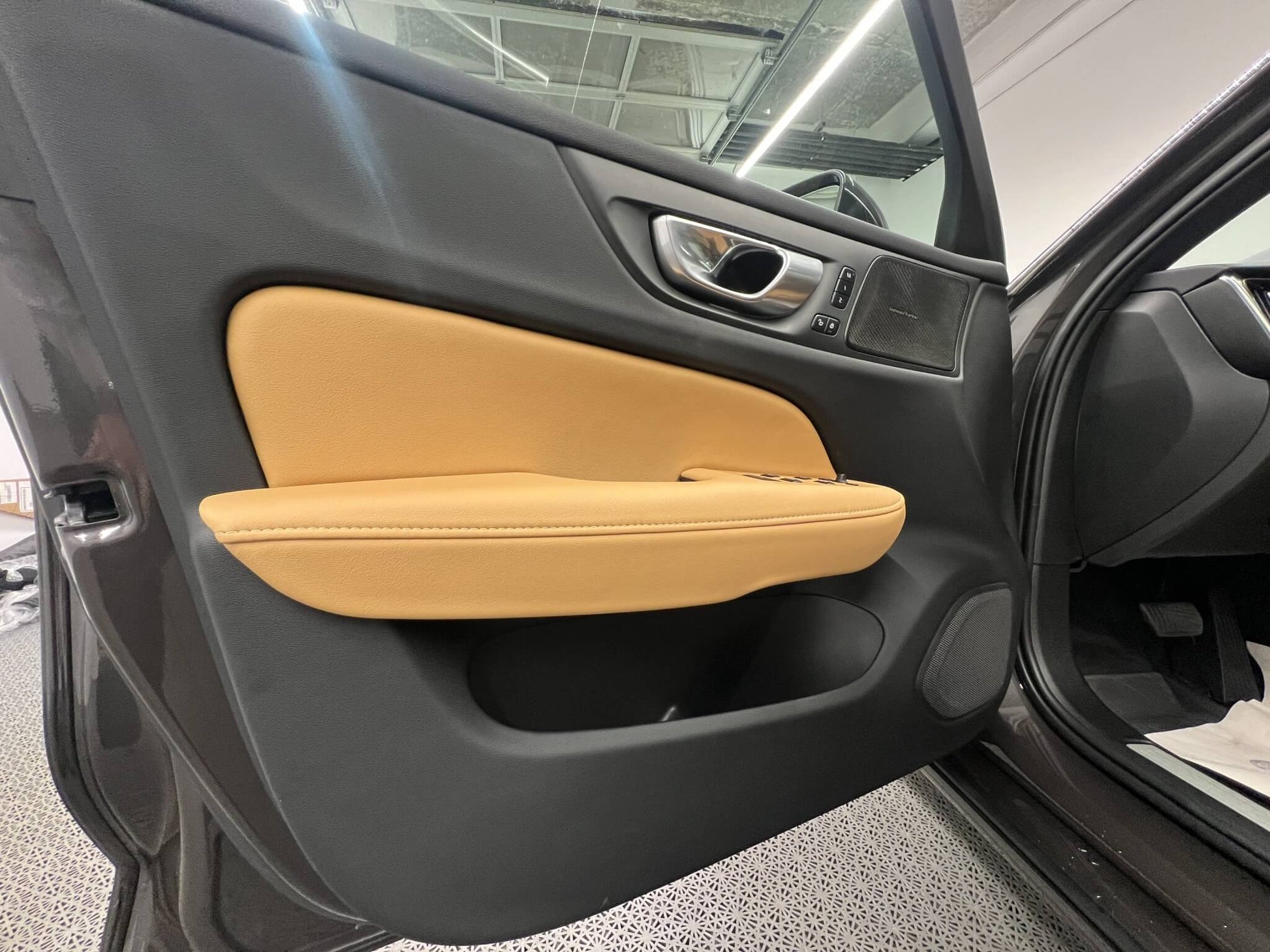 Volvo V60 B5 Plus Bright AWD MHEV Geartronic - Samsaru's Car Outlet