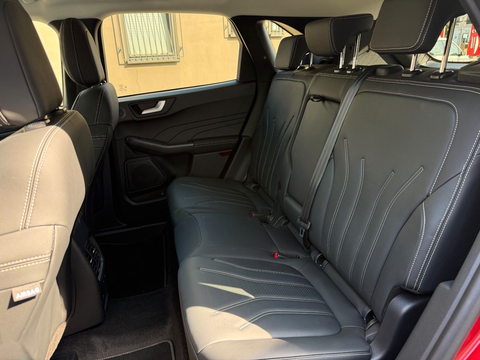 Ford Kuga Hybrid Vignale - Samsaru's Car Outlet