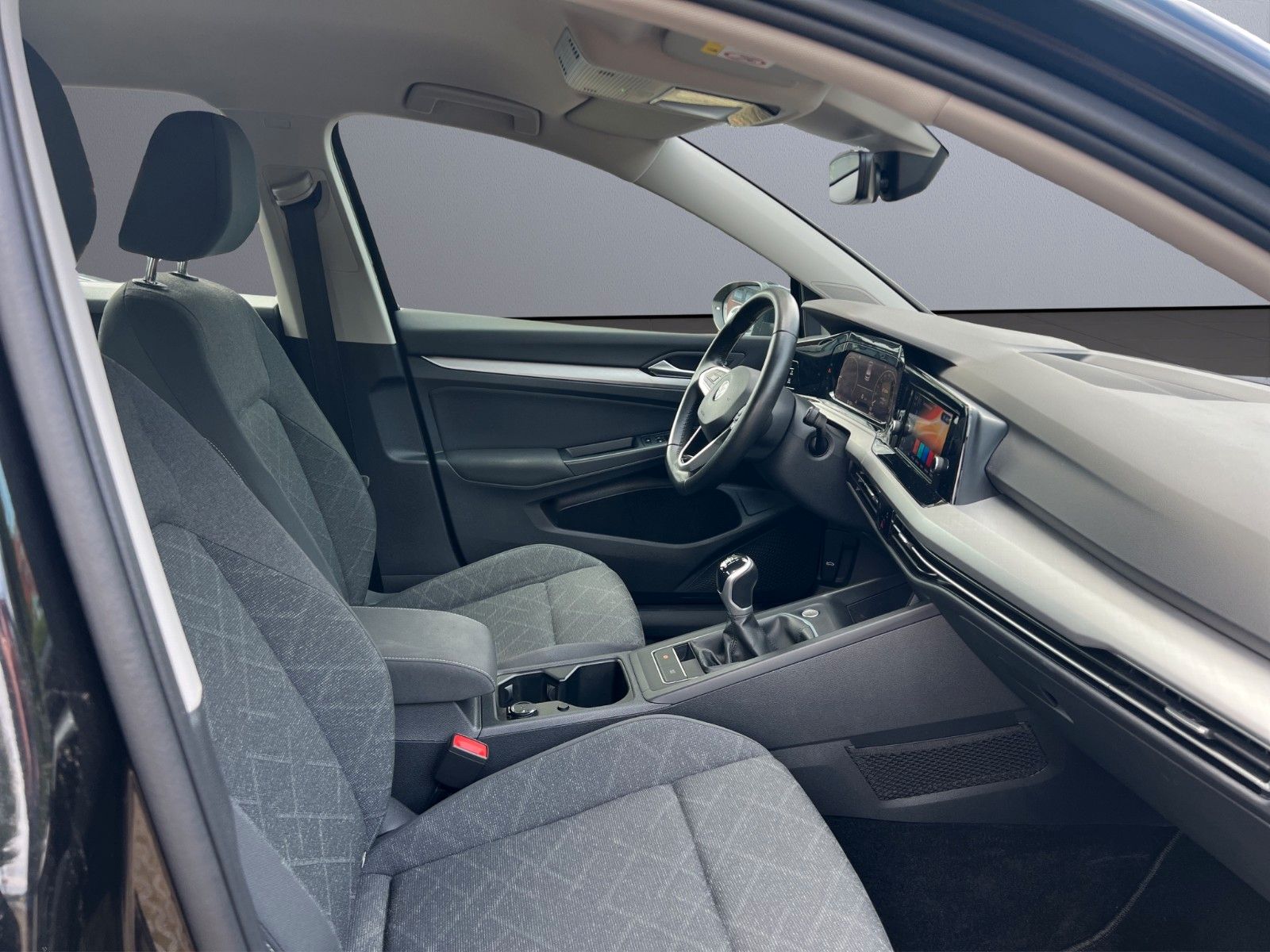 Volkswagen Golf VIII Life 1.5 TSI - Samsaru's Car Outlet