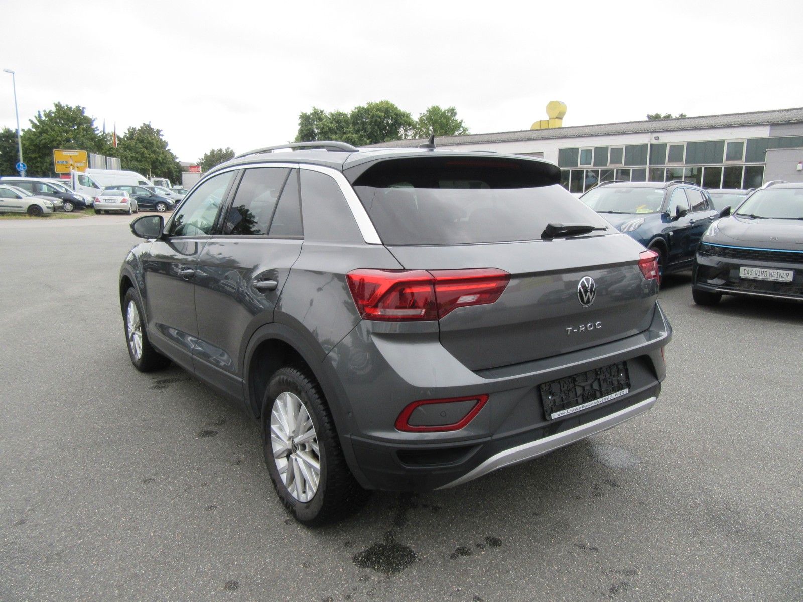 Volkswagen T-Roc R-Line - Samsaru's Car Outlet