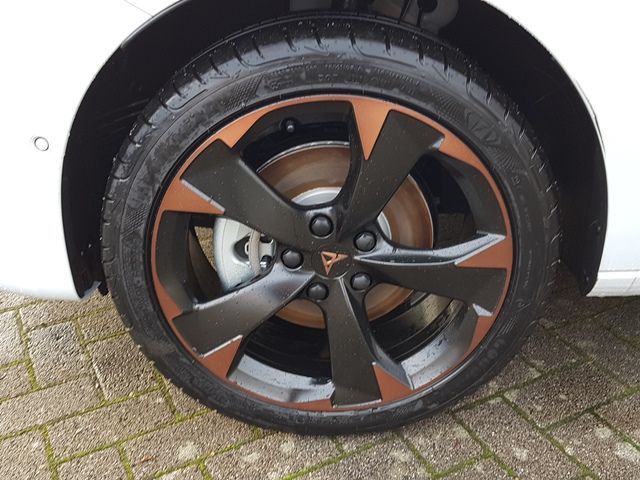 Cupra Leon Sportstourer 1.5 eTSI DSG - Samsaru's Car Outlet