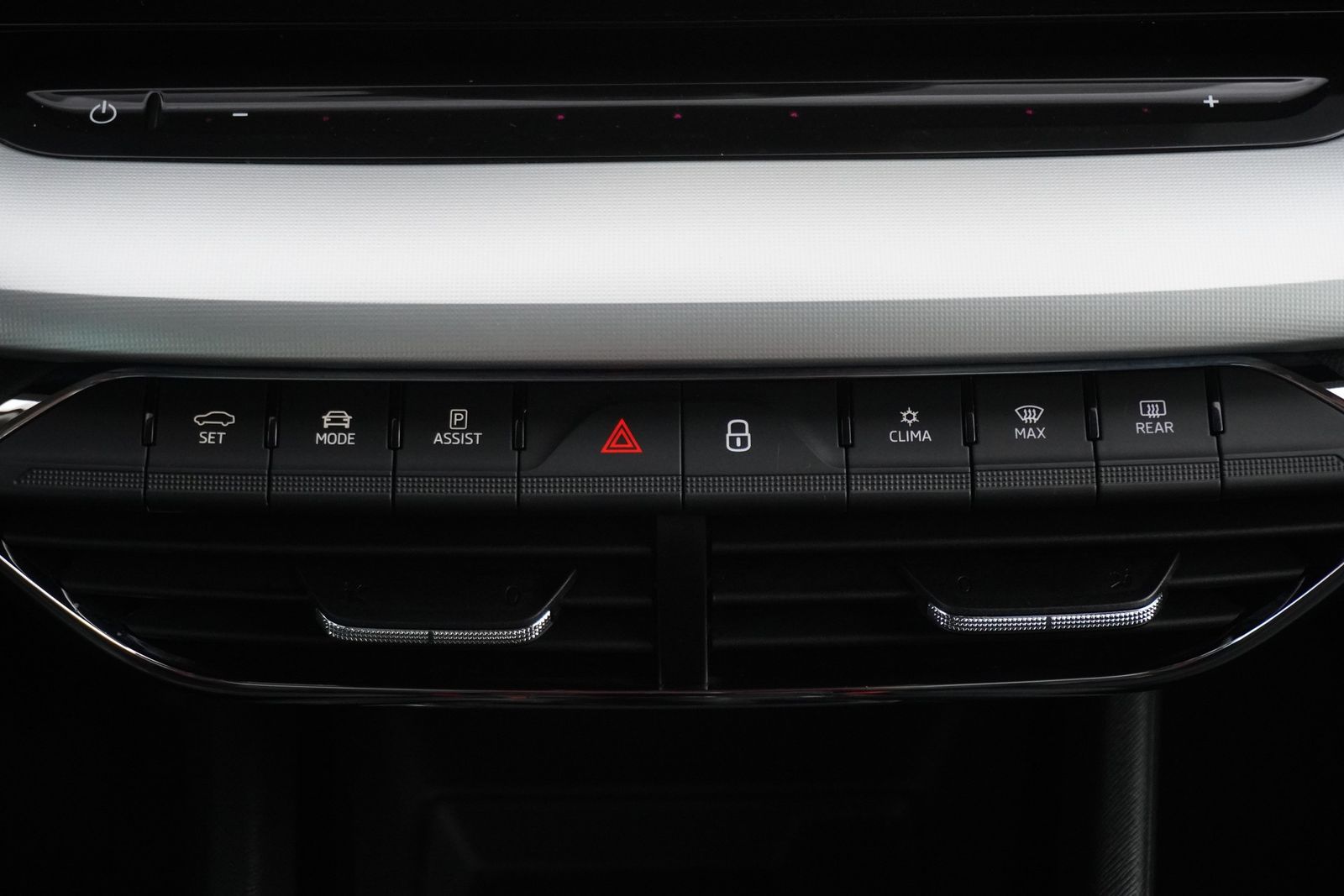 Skoda Octavia Combi 2.0 TDI Style - Samsaru's Car Outlet