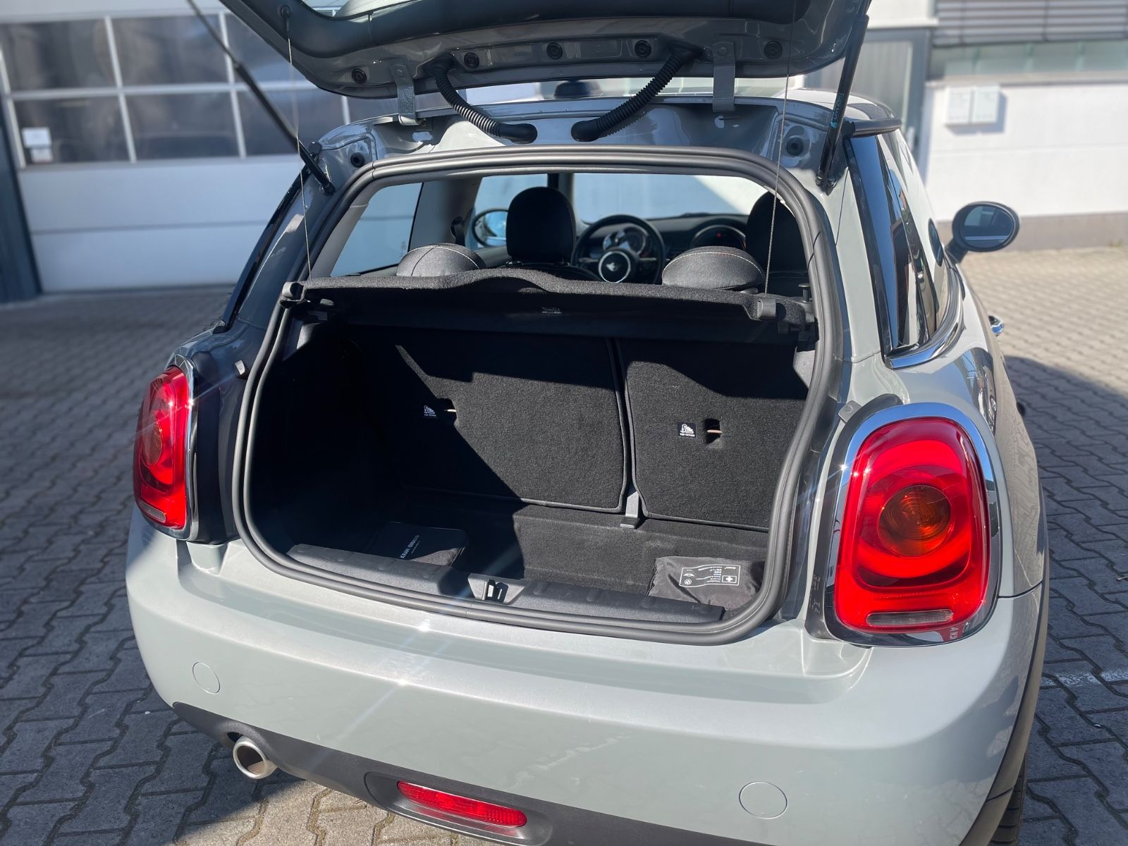MINI Cooper - Samsaru's Car Outlet