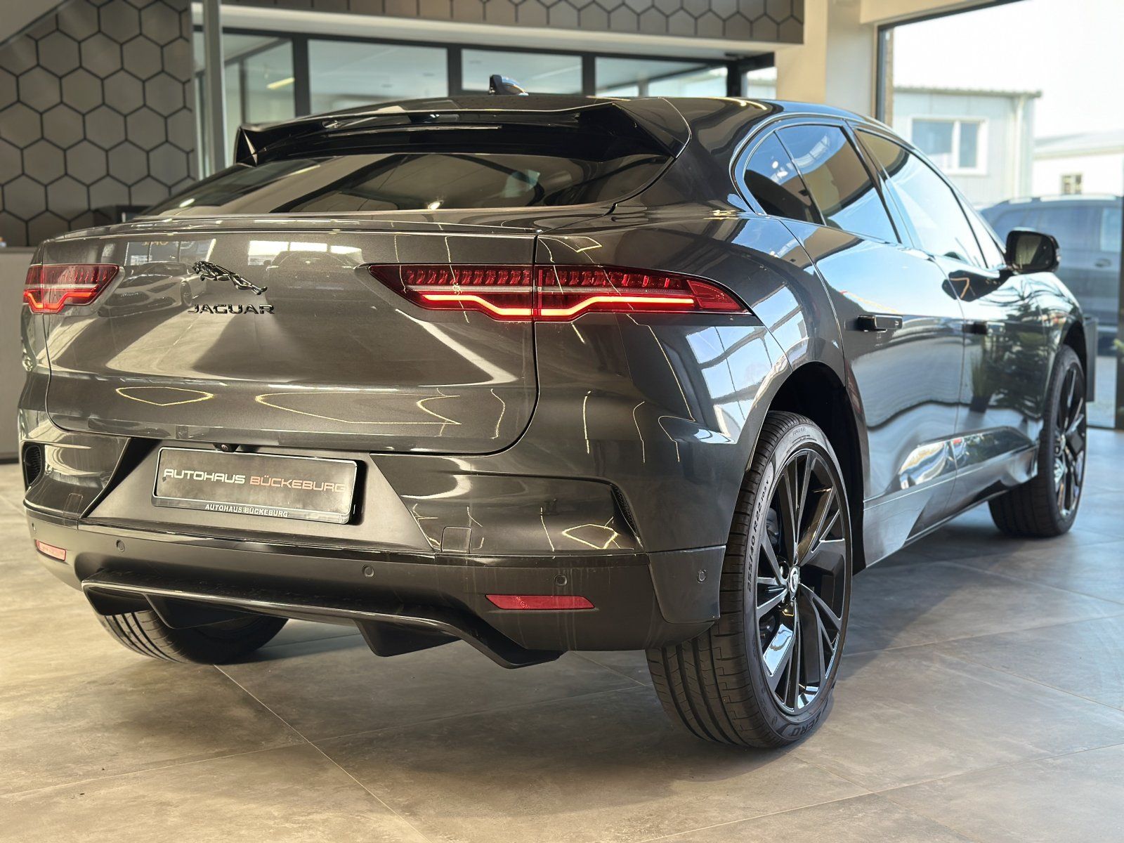 Jaguar I-PACE EV400 R-Dynamic HSE