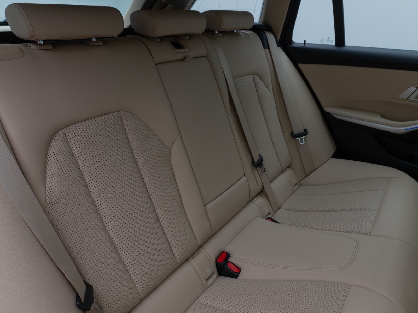 BMW 320d xD Luxury Line - Samsaru's Car Outlet