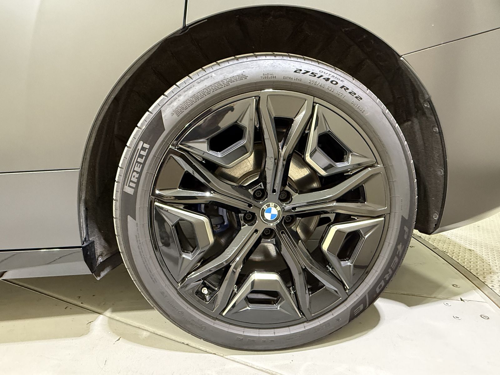 BMW iX xDrive60 M Sportpaket AHK Luftfeder B&W ACC