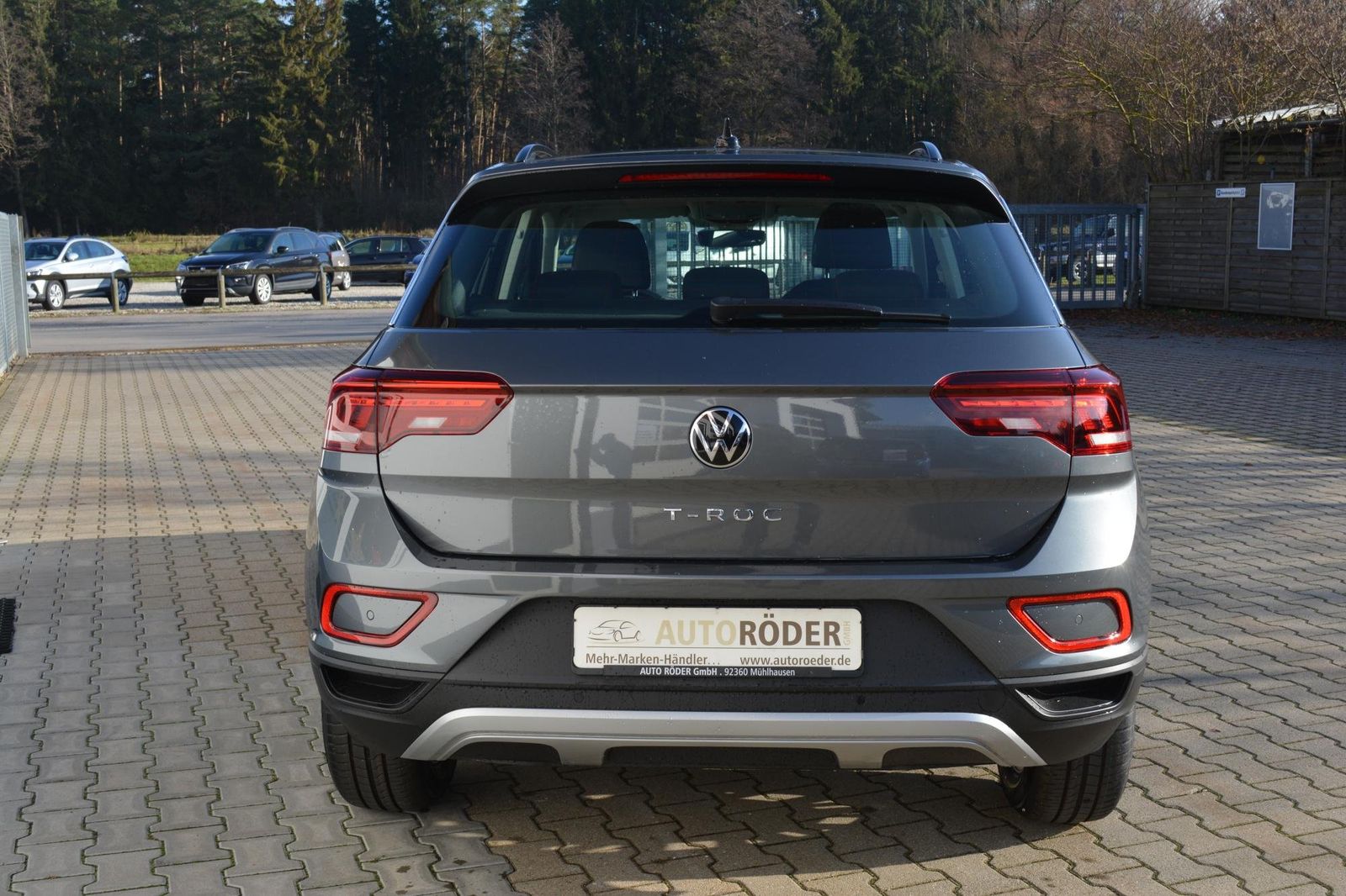 Volkswagen T-Roc Life Plus - Samsaru's Car Outlet