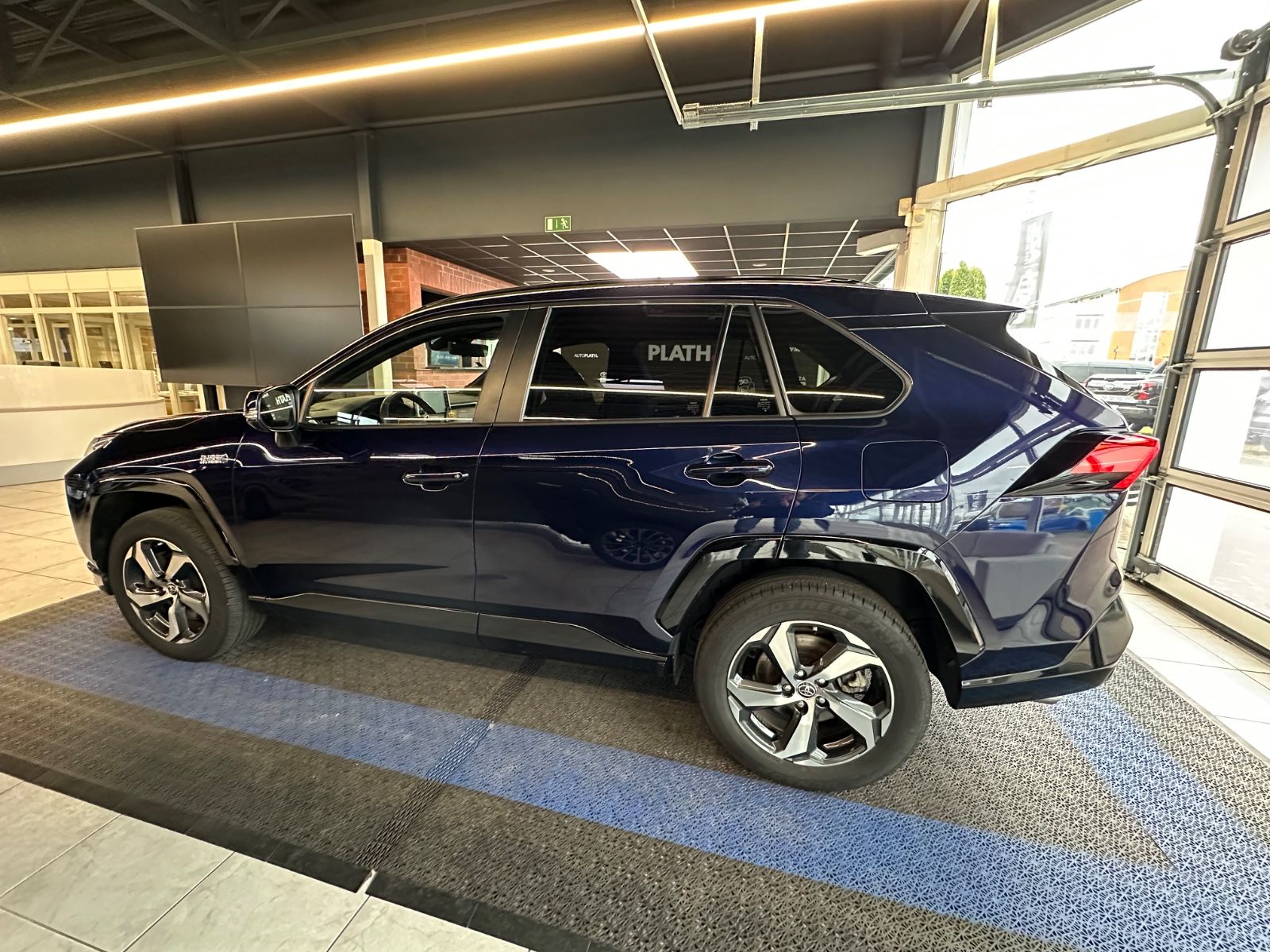 Toyota RAV4 Plug-in Hybrid 4x4 - Samsaru's Car Outlet