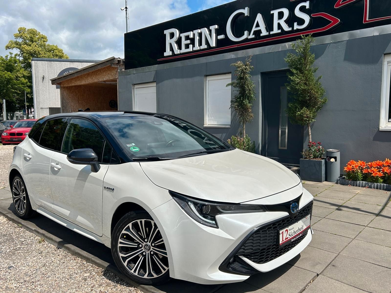 Toyota Corolla 1.8 Hybrid - Samsaru's Car Outlet