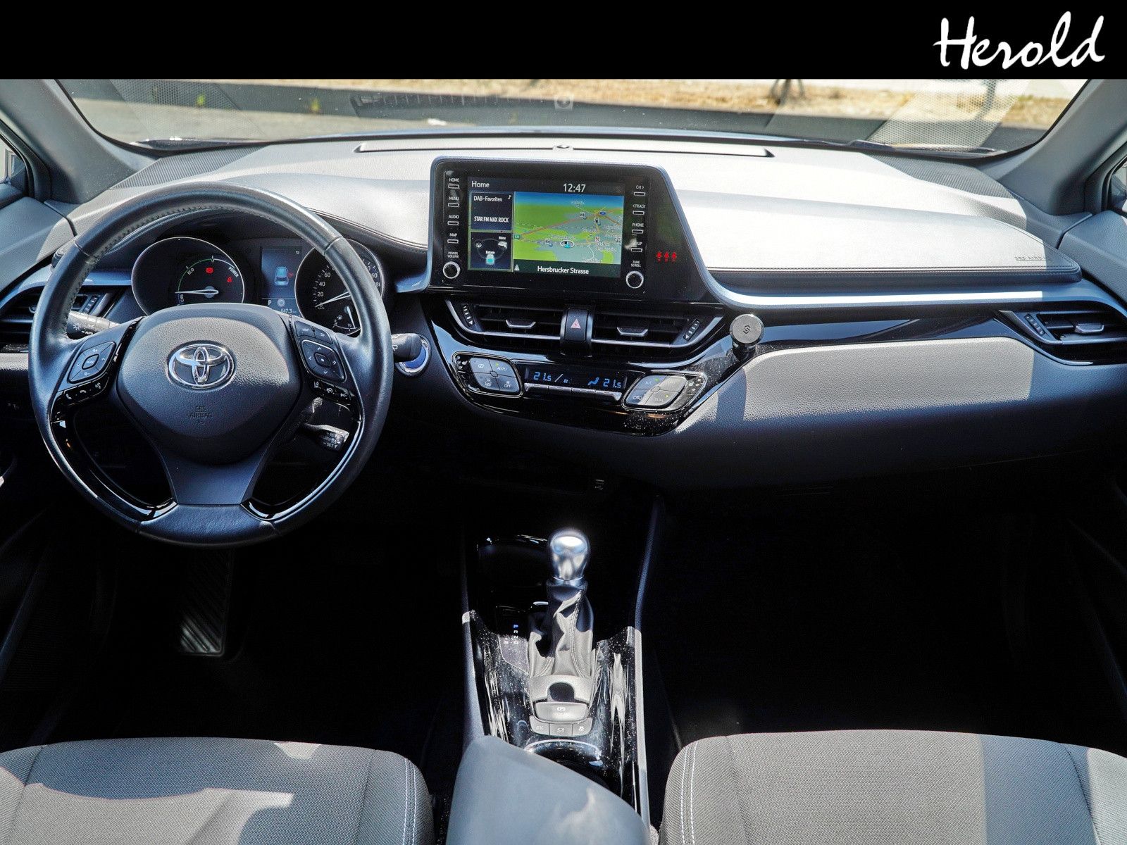 Toyota C-HR Hybrid Team D - Samsaru's Car Outlet
