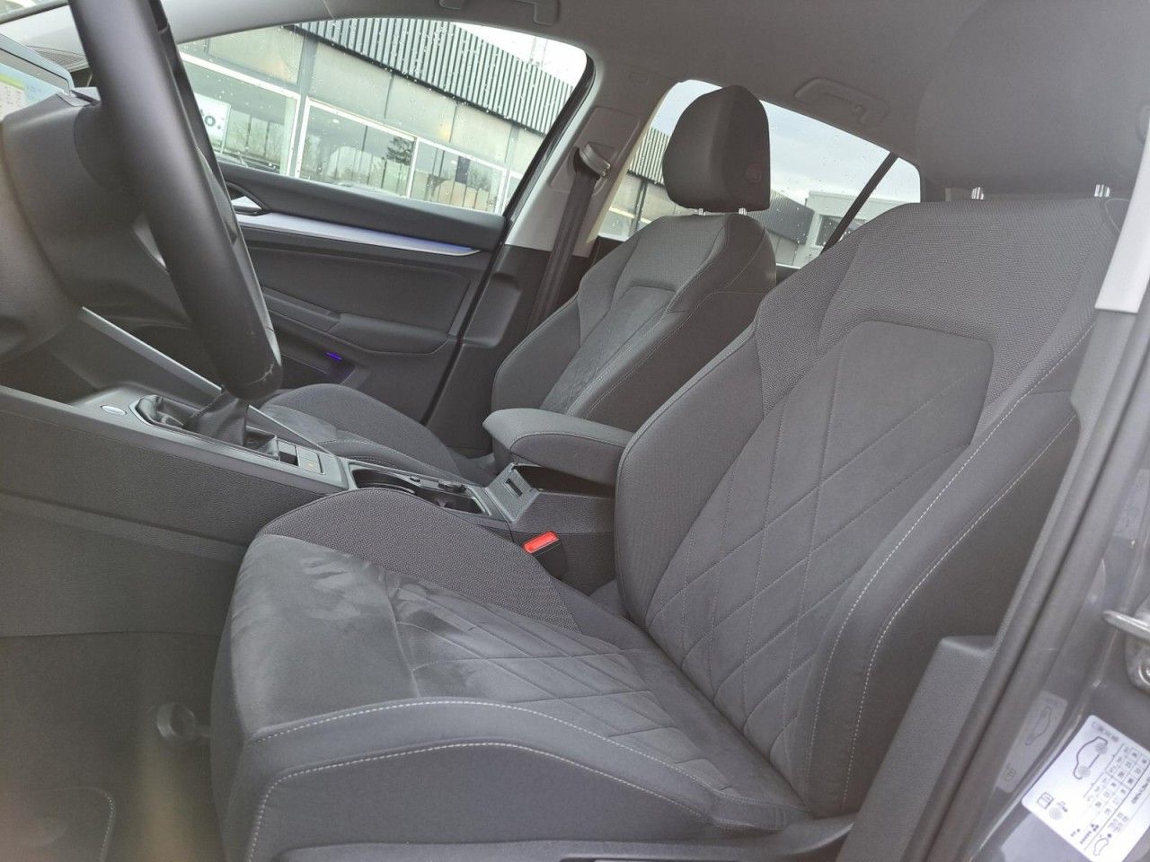 Volkswagen Golf VIII 1.0 TSI Life - Samsaru's Car Outlet