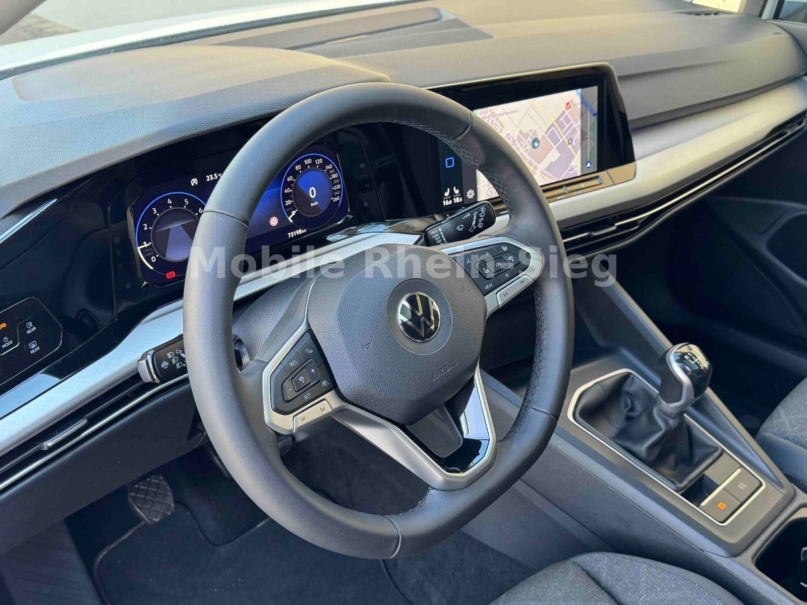 Volkswagen Golf VIII Lim. Life - Samsaru's Car Outlet
