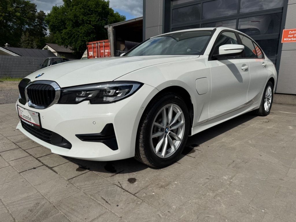 BMW 330e Aut. Advantage - Samsaru's Car Outlet