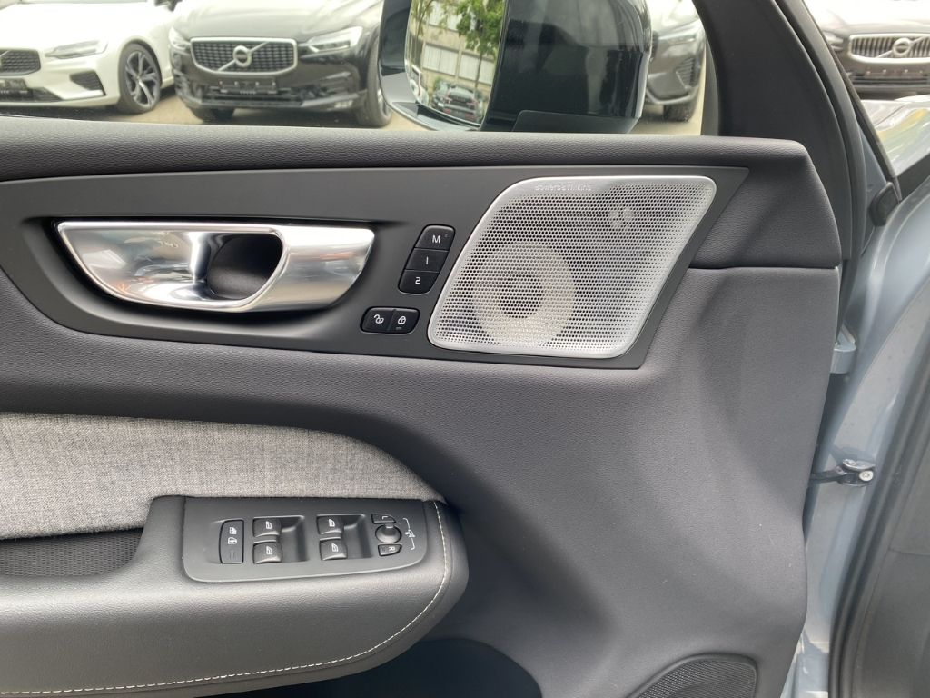 Volvo XC60 Ultimate Dark Recharge Plug-In Hybrid AWD T